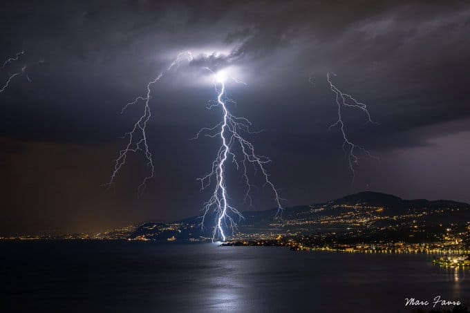 Foudre sur les rives du Léman, tombant sur Vevey. - 21/07/2020 23:00 - Marc FAVRE