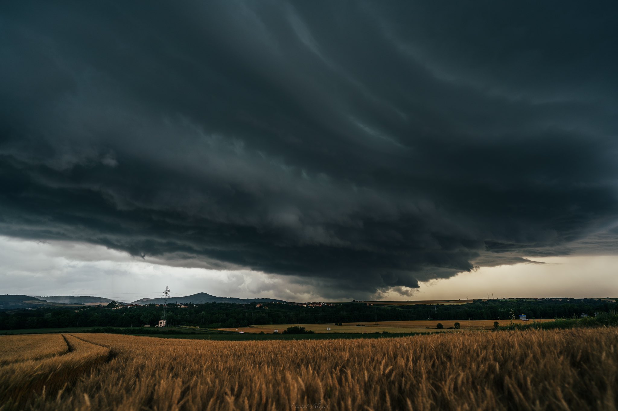 Supercellule d’Issoire (63).
Un monstre visuellement. - 21/06/2023 20:00 - Alexis LINANT