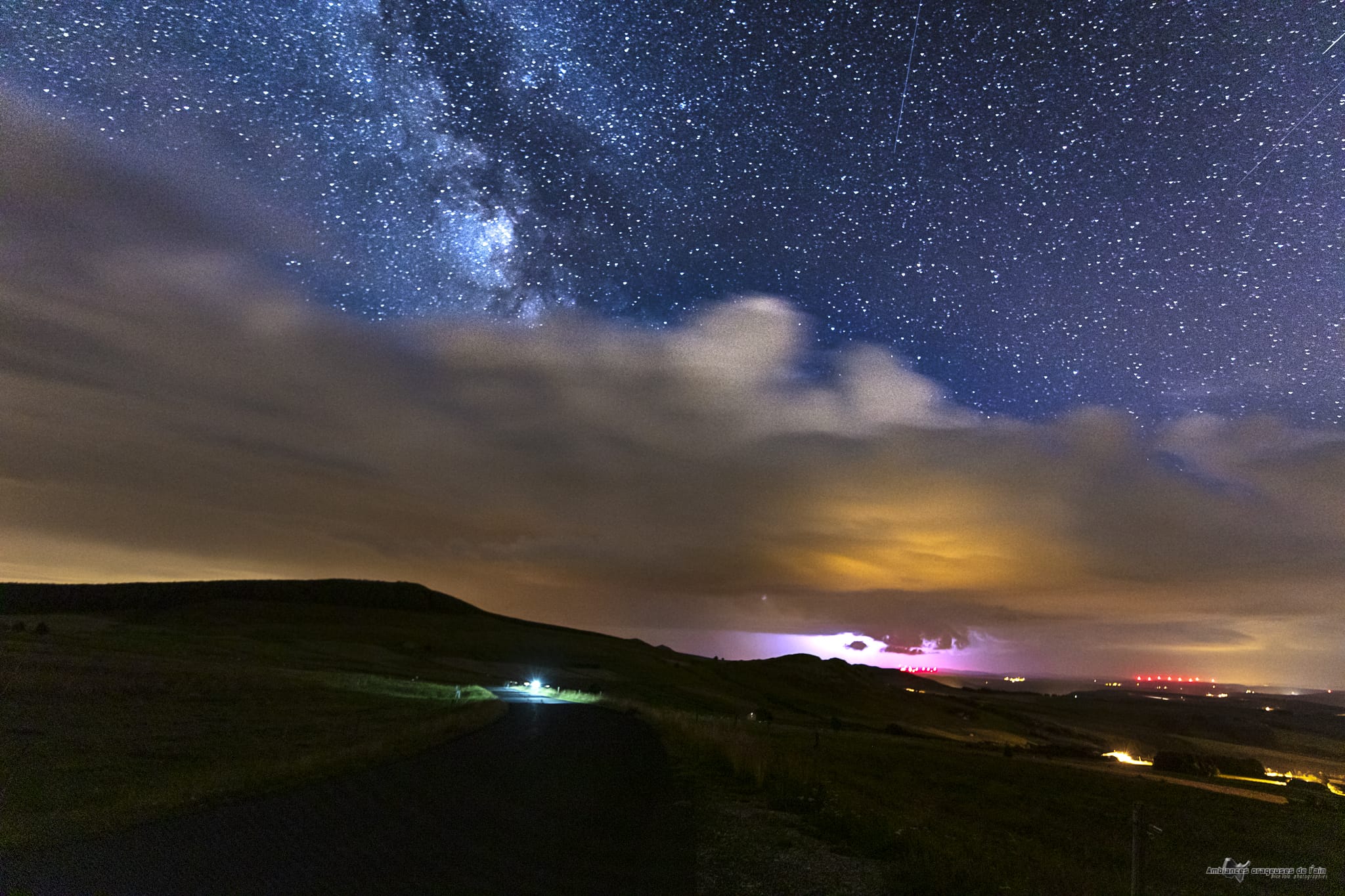 orage et voie lactée depuis le mont mézenc en haute loire - 23/07/2020 23:06 - brice volo