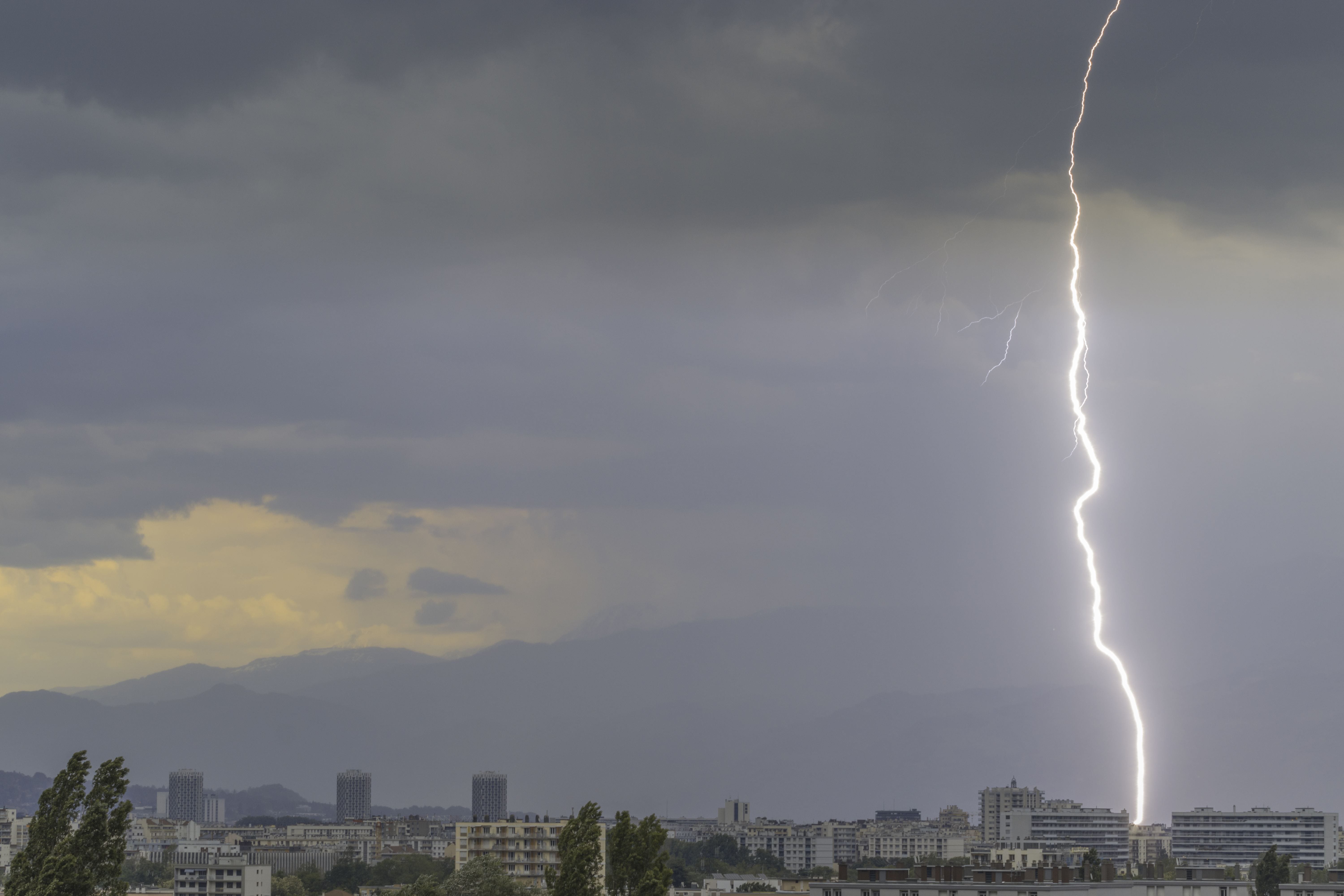 Orage du 25 avril ayant sévi sur Grenoble. - 25/04/2020 18:18 - frederic sanchis