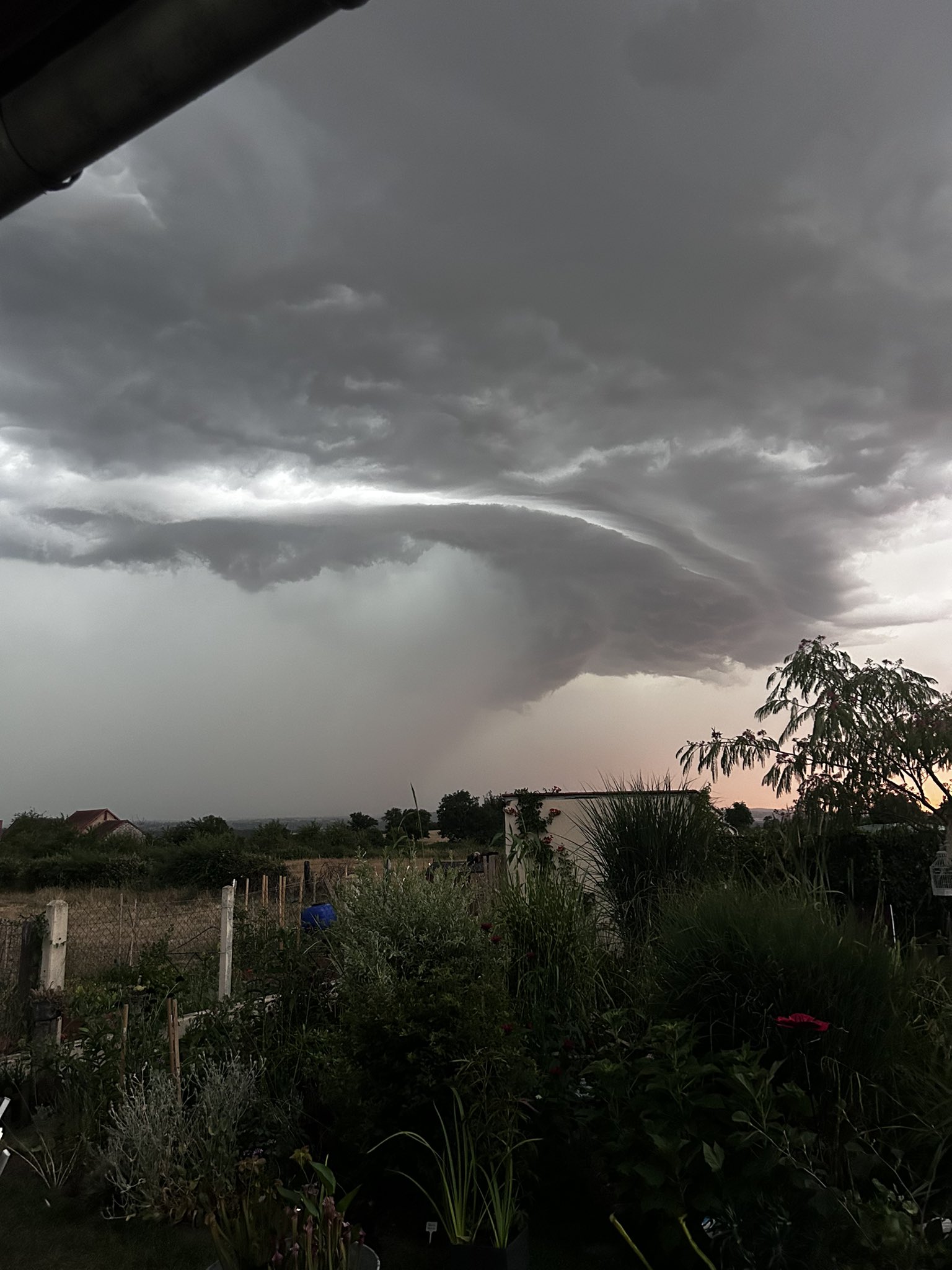 Orage sur Montluçon - 25/06/2025 18:00 -  @dr_vaccine