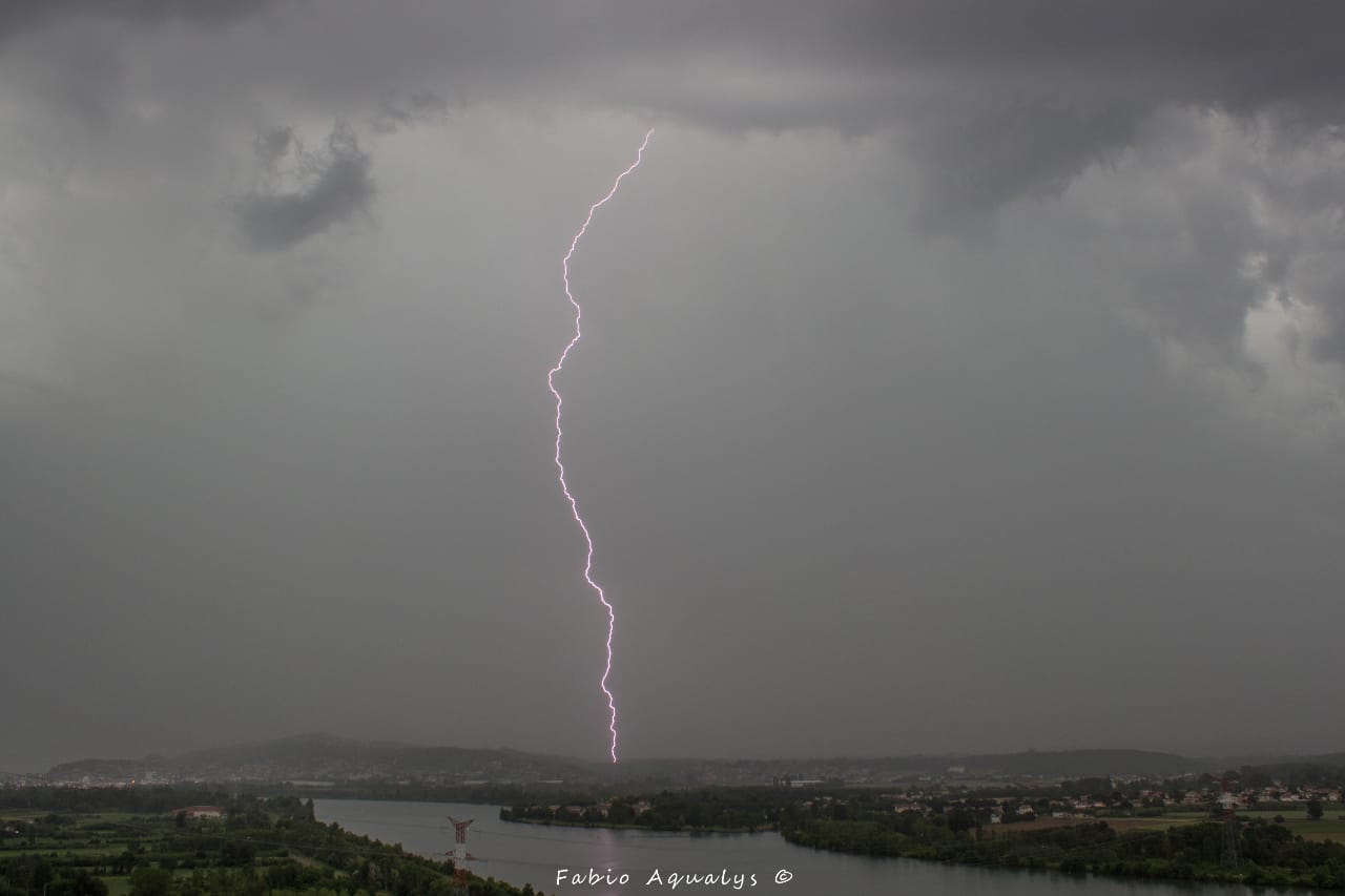 Orage sur le secteur de Saint-Clair du Rhône (38) depuis Chavanay (42) remontant rapidement vers Vienne. - 27/05/2018 19:15 - Fabio Aqualys