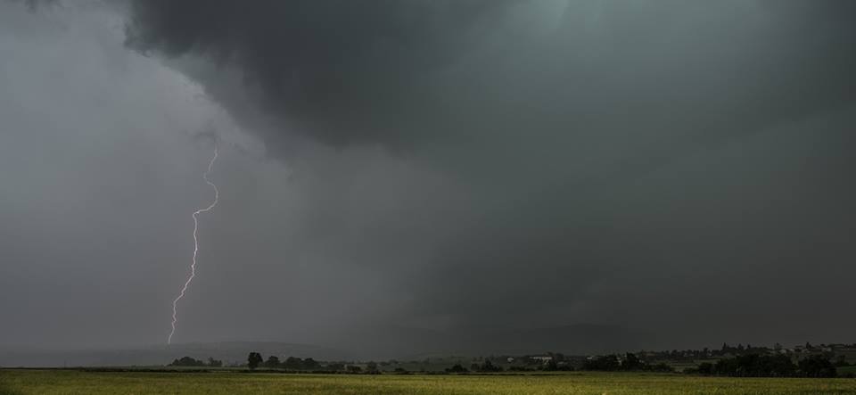 Vers 20h, un orage assez violent viendra à s'abattre sur la Vallée du Gier (69-42) - 27/05/2018 20:00 - Les Colères Du Ciel
