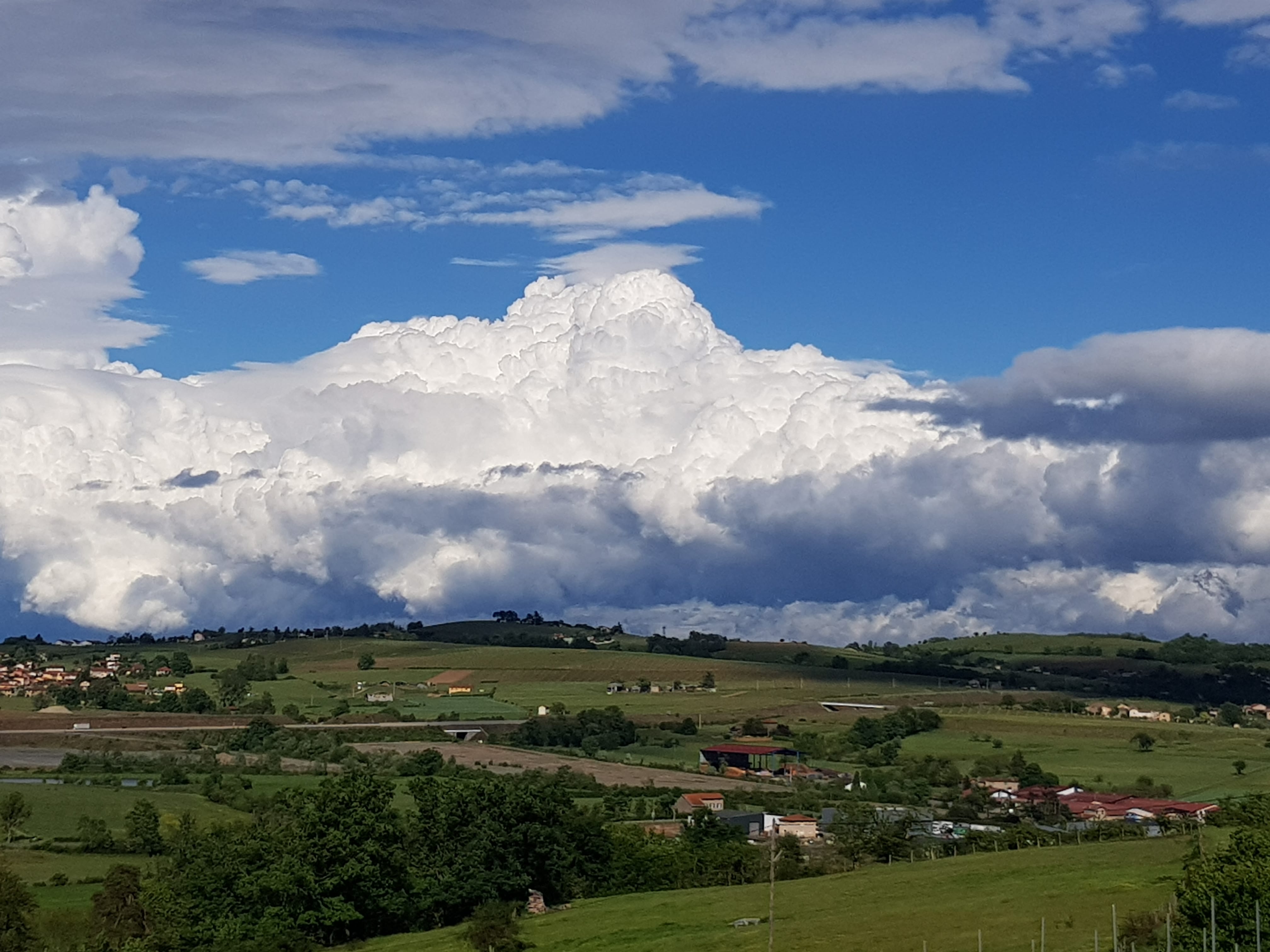 Nuage suite à pluie dans le Rhône - 30/04/2020 17:10 - Ophelie Mayoud