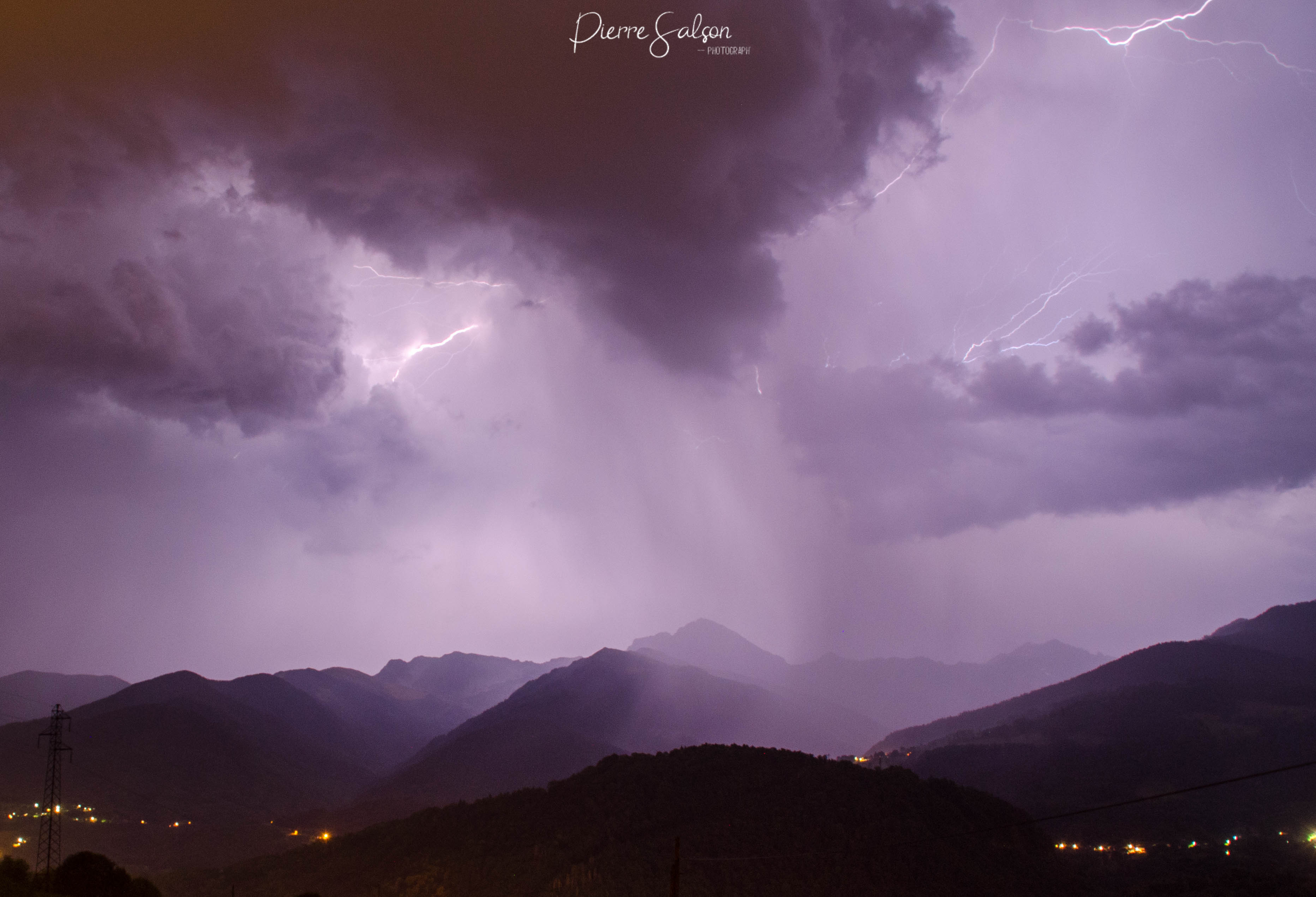 Bel orage sur le massif de Belledonne. Photo prise depuis La Chapelle Blanche - 30/07/2020 22:21 - Pierre SALSON