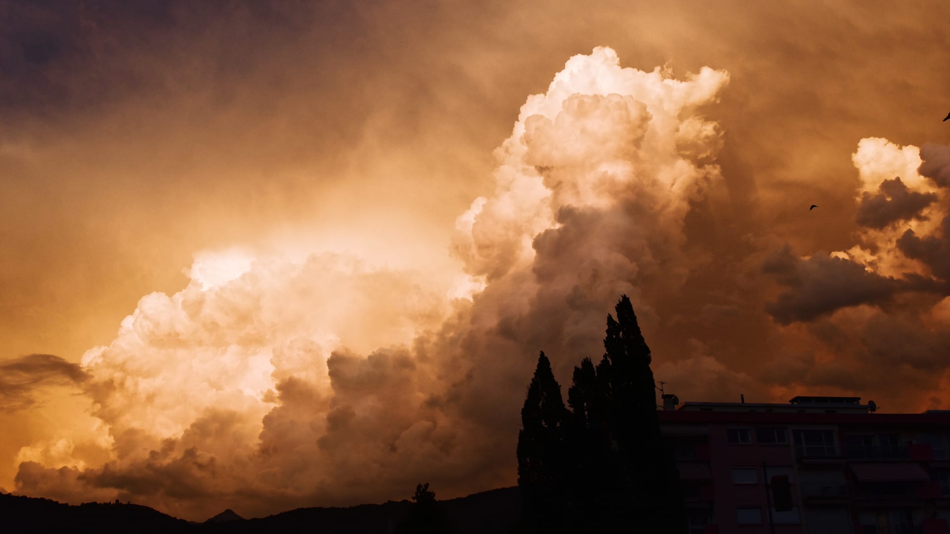 Le ciel extraordinaire depuis mon balcon avant hier. Lieu La Ravoire en Savoie. - 30/07/2020 21:08 - Michel Accary