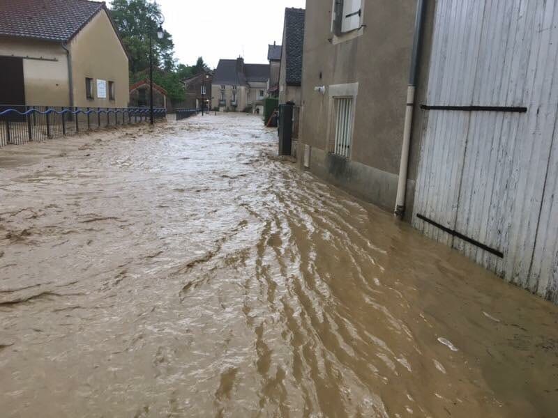 Orage à saint désert en Saône et Loire cet après midi - 30/05/2018 16:00 - Kevin Nesme