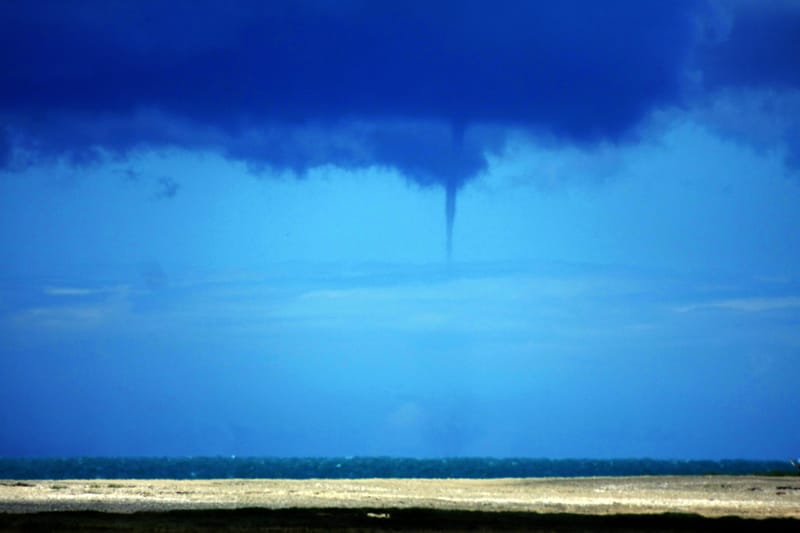 Trombe au large de Blainville  sur mer, dans la Manche - 13/07/2016 14:04 - ARNO CLAISSE