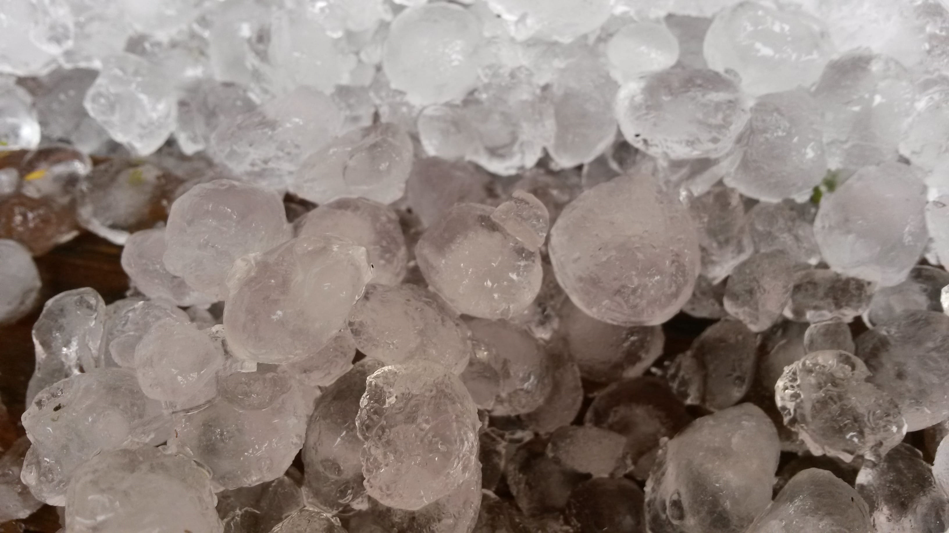 Grêle sous l'orage de ce 18 Juillet 2017 à Pontorson (50) - 18/07/2017 14:44 - Pierre Renaudin