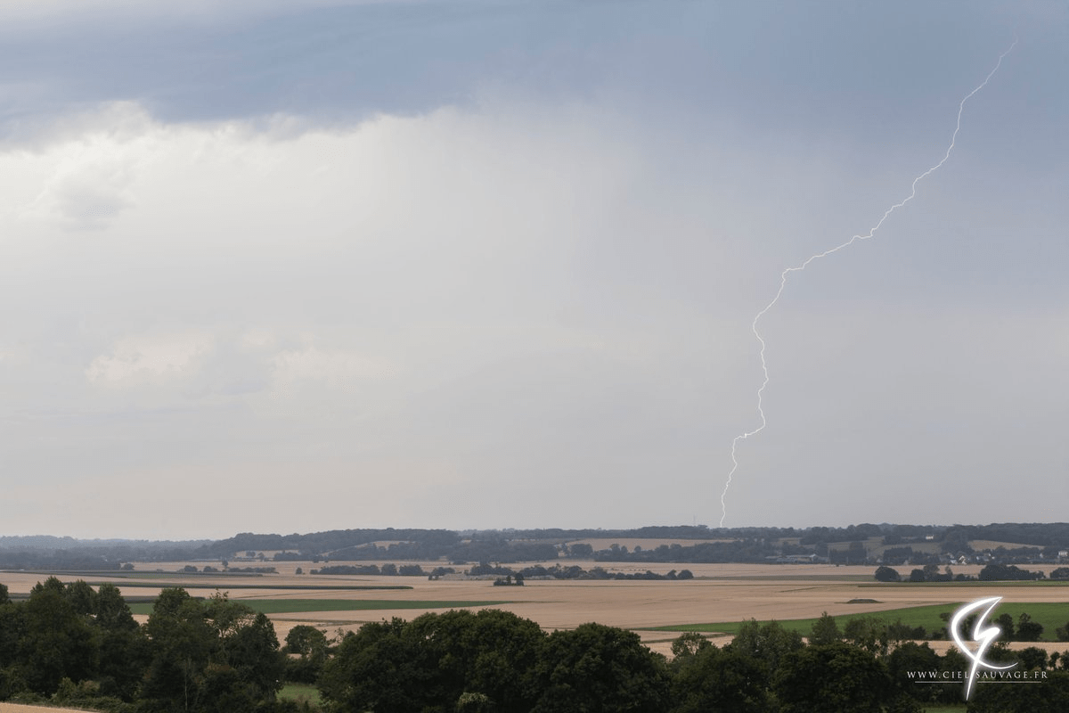 Orage à Arromanches dans le Calvados. - 18/07/2017 15:00 - Thibault CORMIER