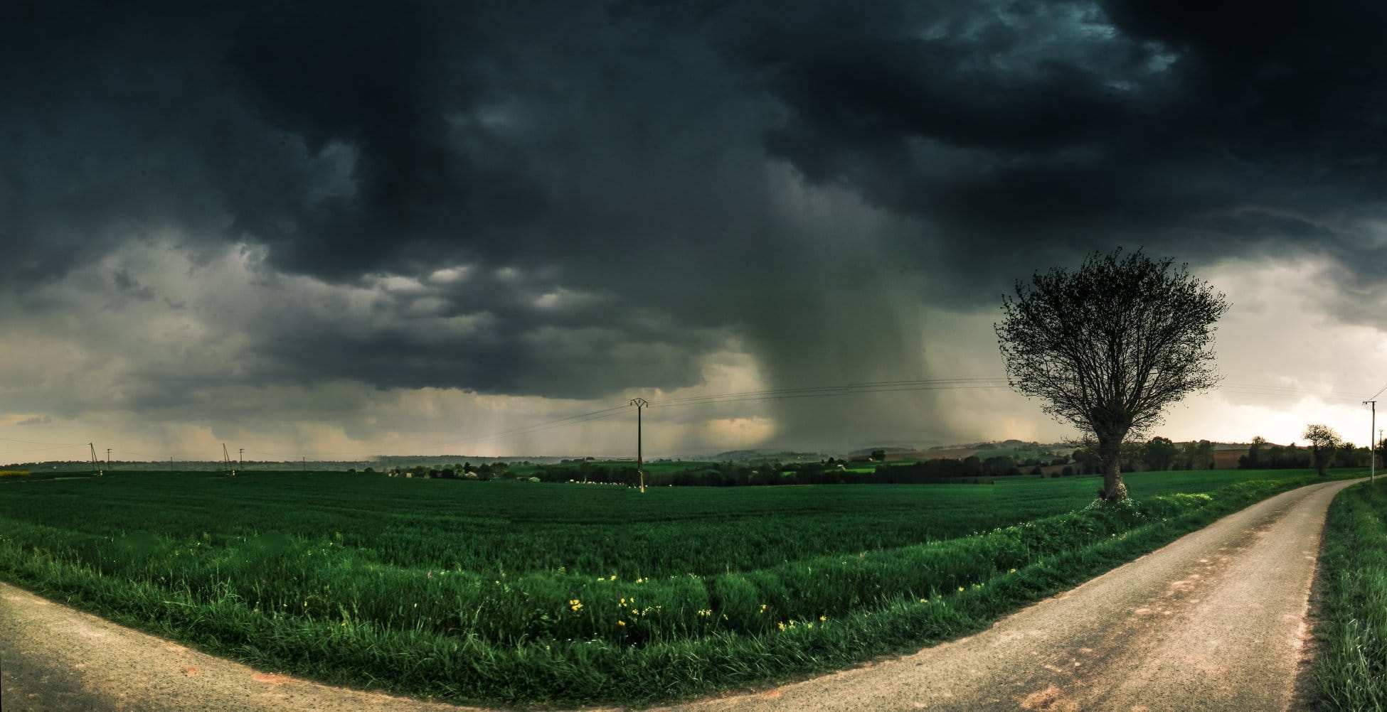 Placé entre Pré-en-mail et Alençon sur la N12. L'orage remontait de la limite Sarthe et Mayenne pour se décaler vers Mortagne au Perche. - 21/04/2018 18:00 - Chris RUSSO