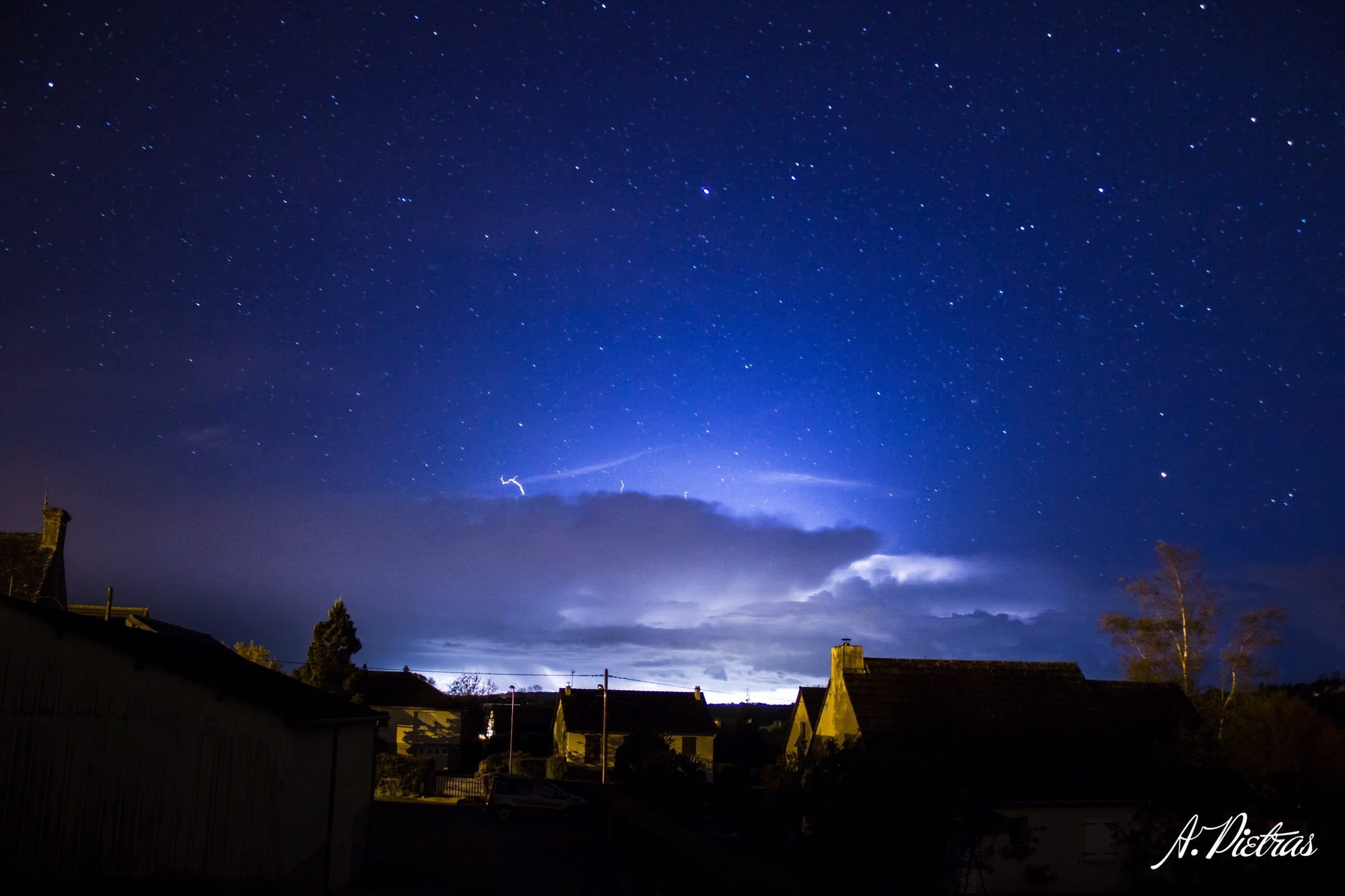 Orages depuis Sideville dans le Cotentin. - 26/04/2017 23:10 - Anthony Pietras