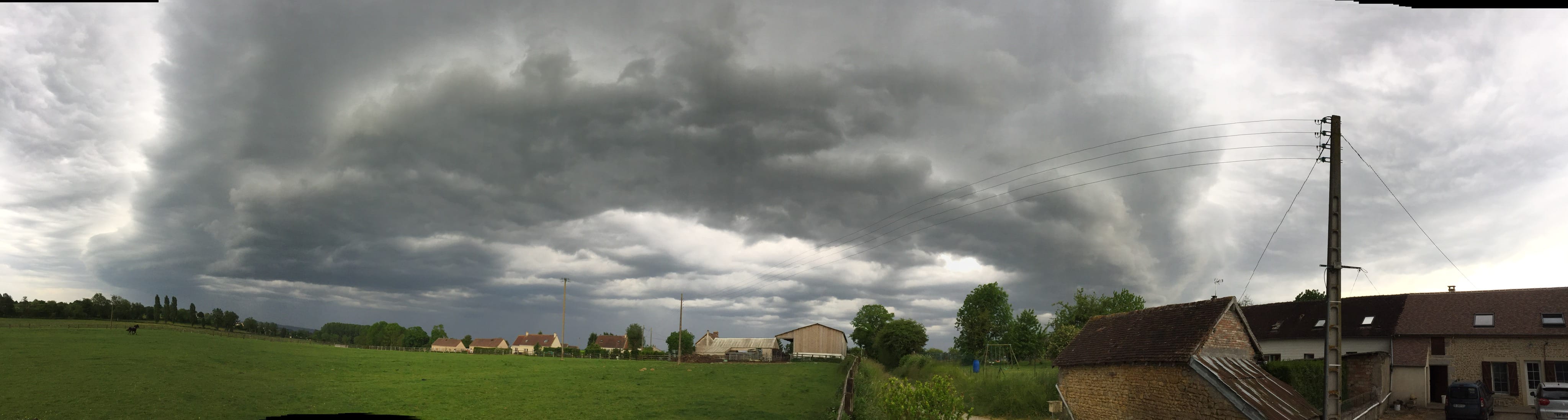 Orage en approche à Larré dans l’Orne - 26/05/2018 19:30 - Ronan Besnard