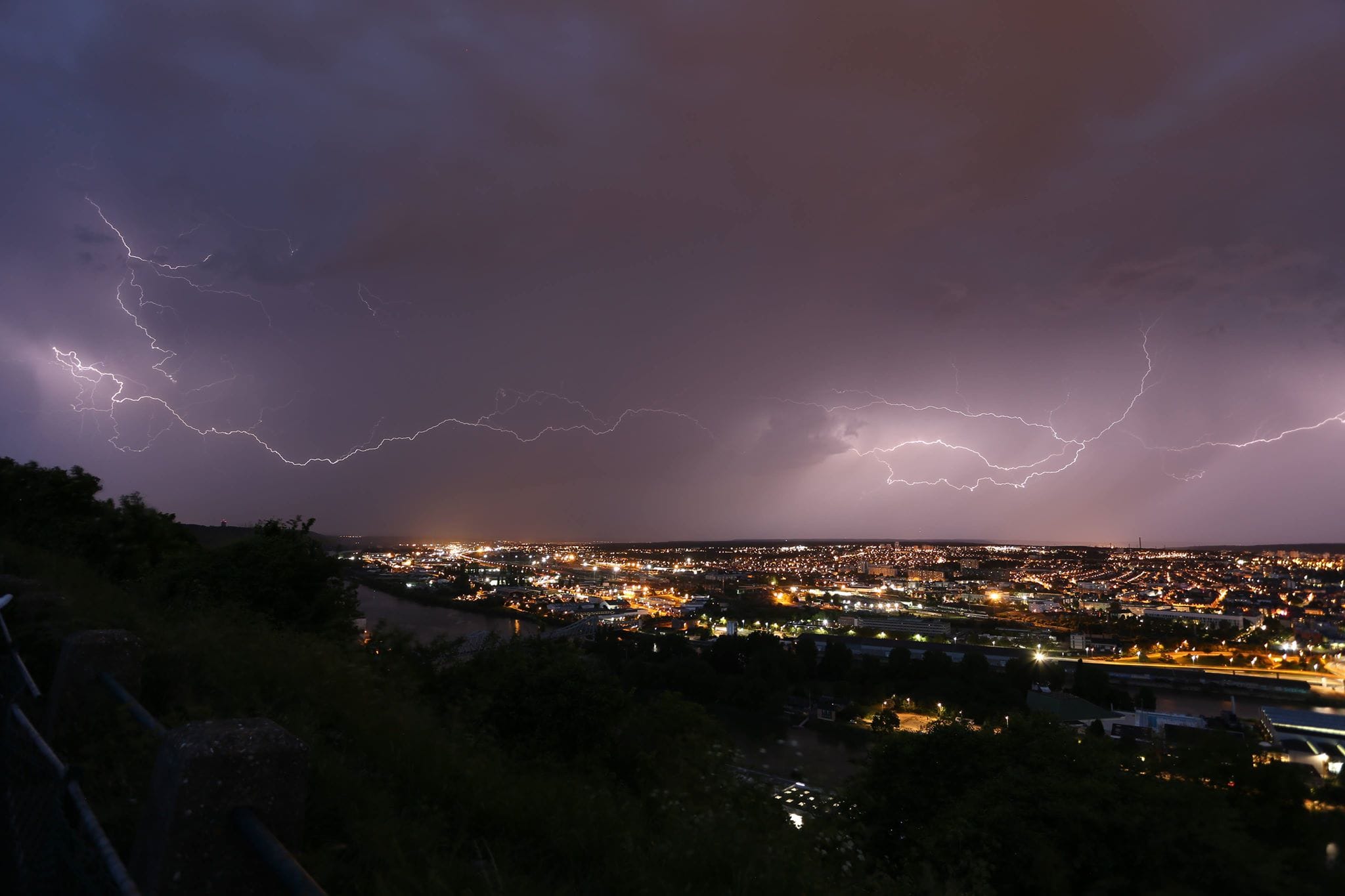 Très bel orage photogénique s'arrêtant aux portes de Rouen ce soir ! - 26/05/2018 23:00 - Samuel Cissey