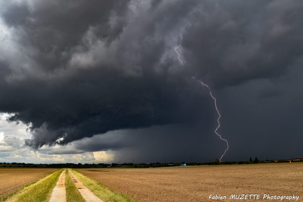 Grosse averse orageuse sur Chalon-sur-Saône (71) dans un flux de nord. - 02/09/2017 12:51 - Fabien MUZETTE