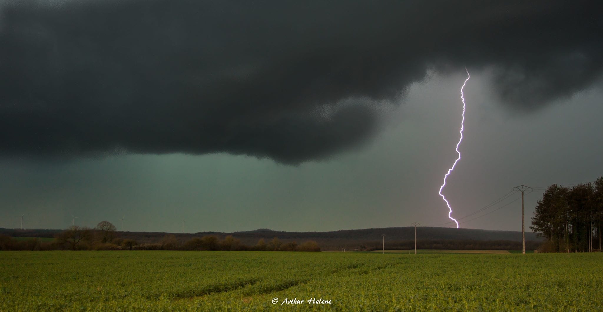 Coup de foudre et rideau de grêle dans l'Yonne. - 04/04/2018 17:00 - Arthur HELENE