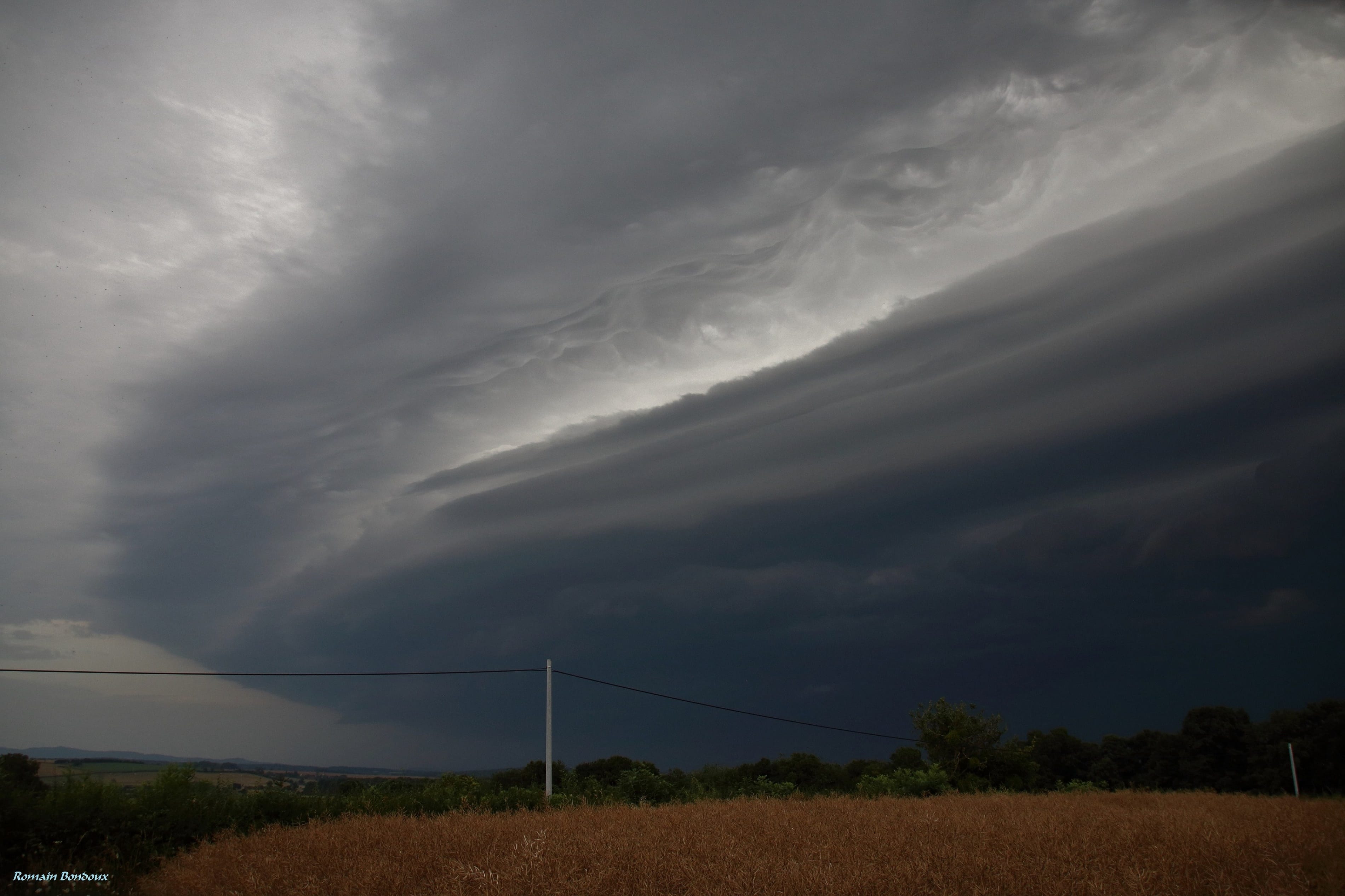 Arcus multicouche capturé dans la Nièvre le 8 Juillet 2017 à 21h - 08/07/2017 21:01 - Romain Bondoux