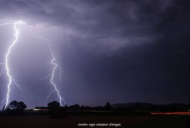 Orage sur la Saône-et-Loire. - 08/07/2017 22:00 - Jordan VEGA