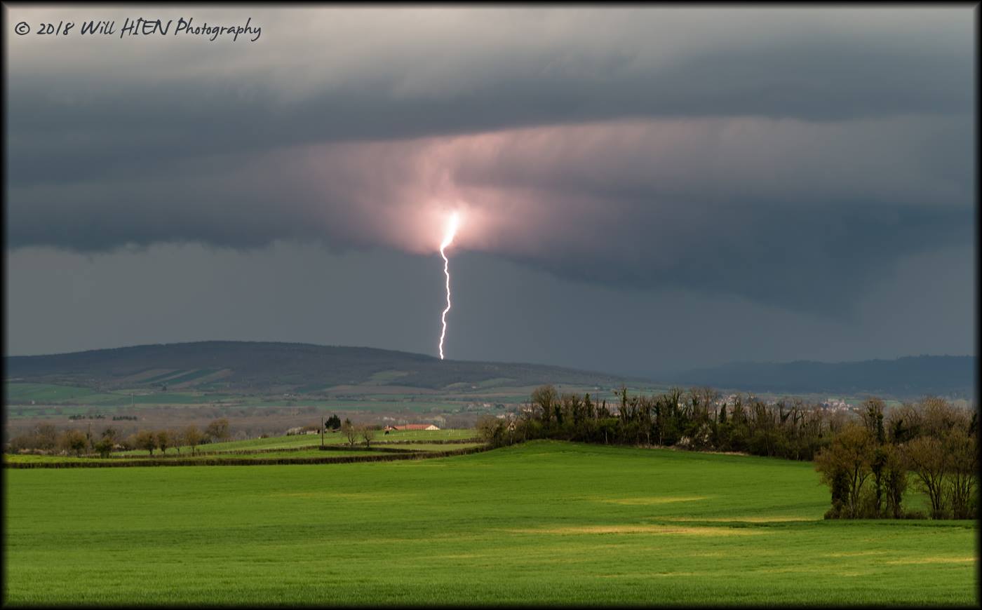 Formé sur le Nord-Beaujolais, un petit orage va remonter plein nord vers la Saône-et-Loire - 09/04/2018 19:00 - Will HIEN Photography