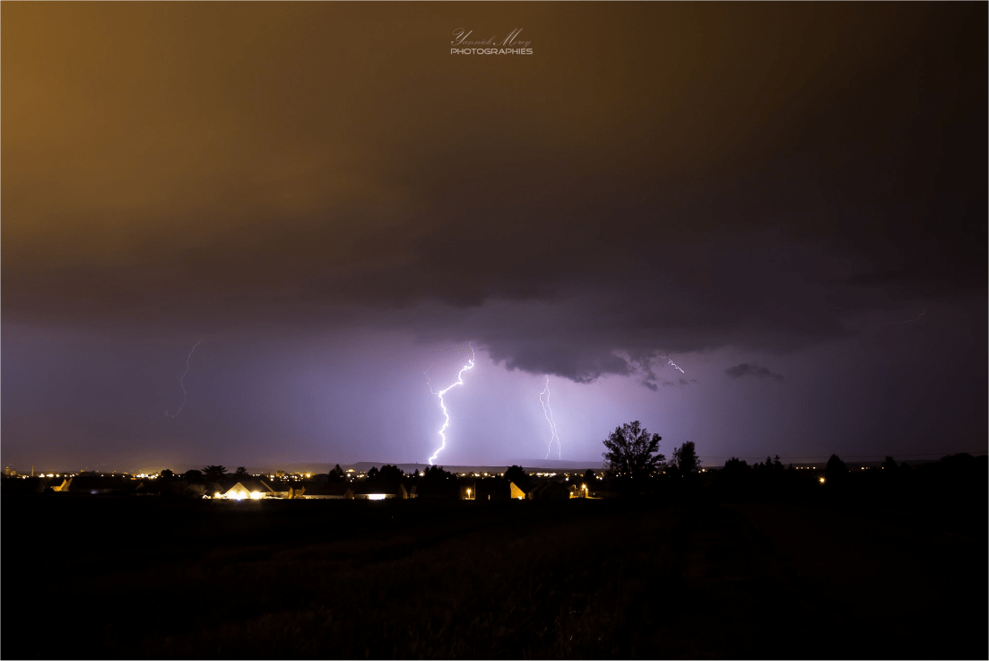 Orages en Saône-et-Loire en soirée. - 15/09/2016 00:00 - Yannick MOREY