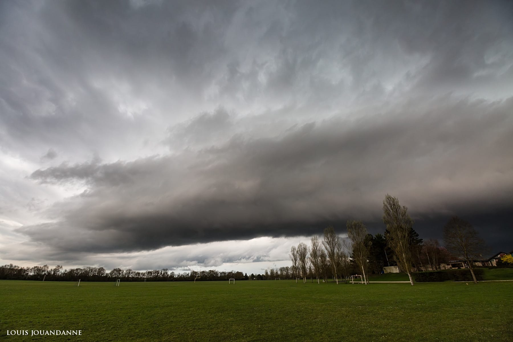 Arcus à l'avant d'une cellule orageuse approchant de Chalon-sur-Saône - 23/03/2017 17:00 - Louis Jouandanne