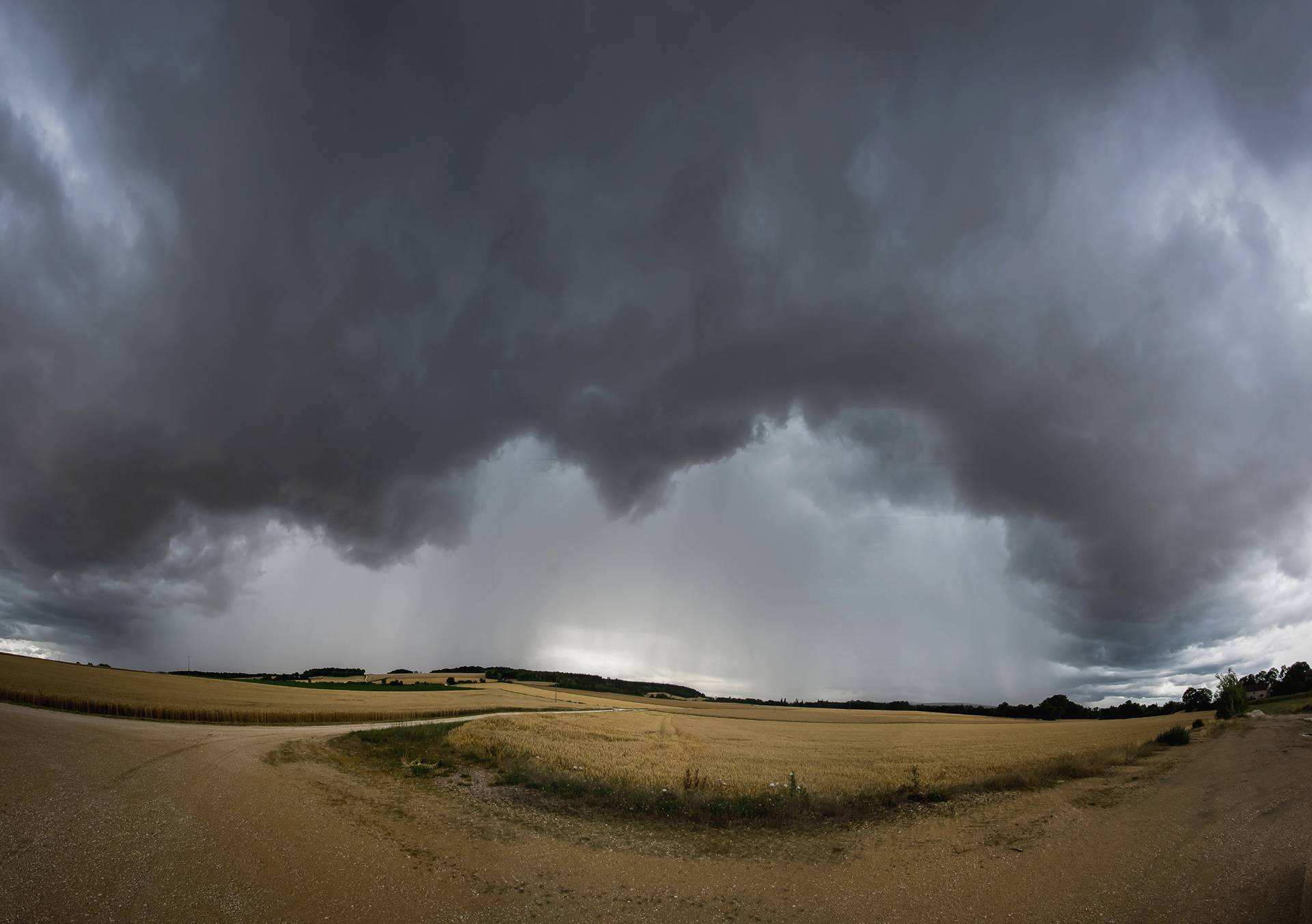 Panorama réalisé lors d'une averse orageuse cet après midi au Nord de Dijon. - 29/06/2017 16:00 - Guillaume RANDON