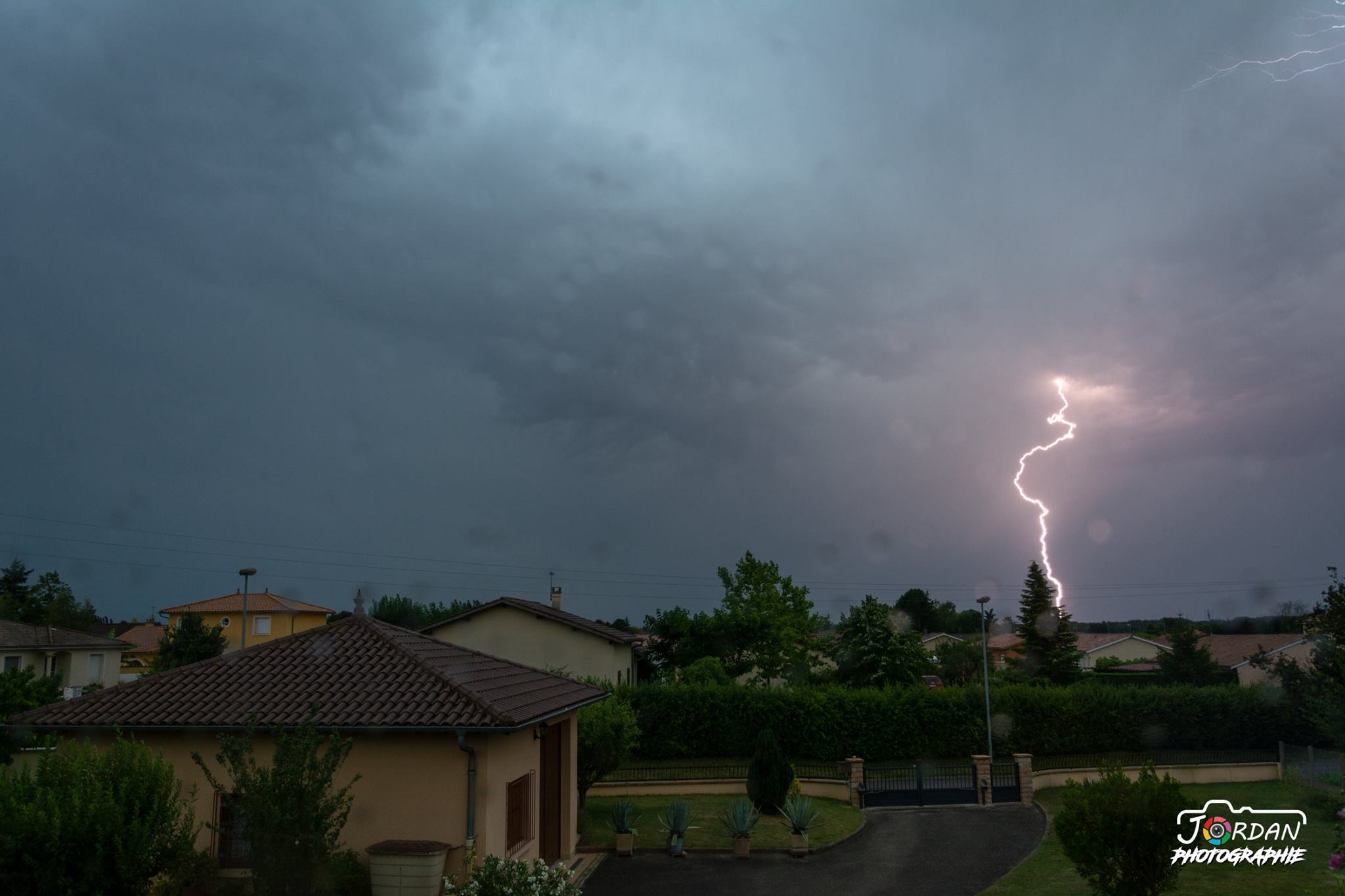 Photos prises derrière les vitres en raison du vent et de la pluie - 04/07/2018 20:30 - Jordan Photographie