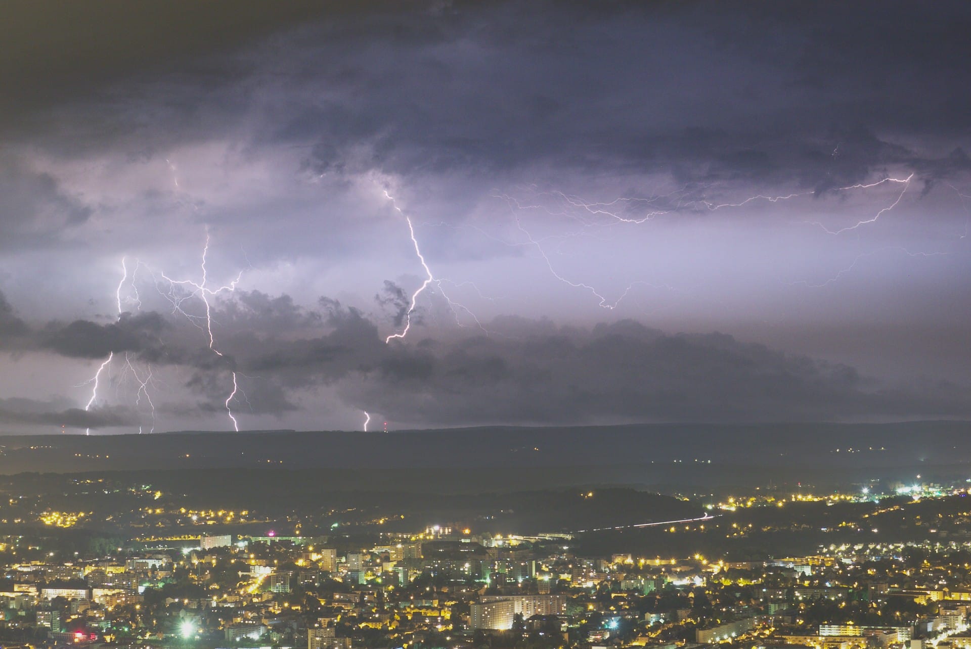 Orage nocturne entre Gray et Besançon, pris depuis Montfaucon - 04/06/2018 23:10 - Clement Eustache