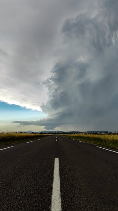 Les orages font rage, avec beaucoup de dégâts par endroits. Ici une super cellules au dessus de Mâcon. - 04/06/2022 18:00 - Alexis PUGLIESE