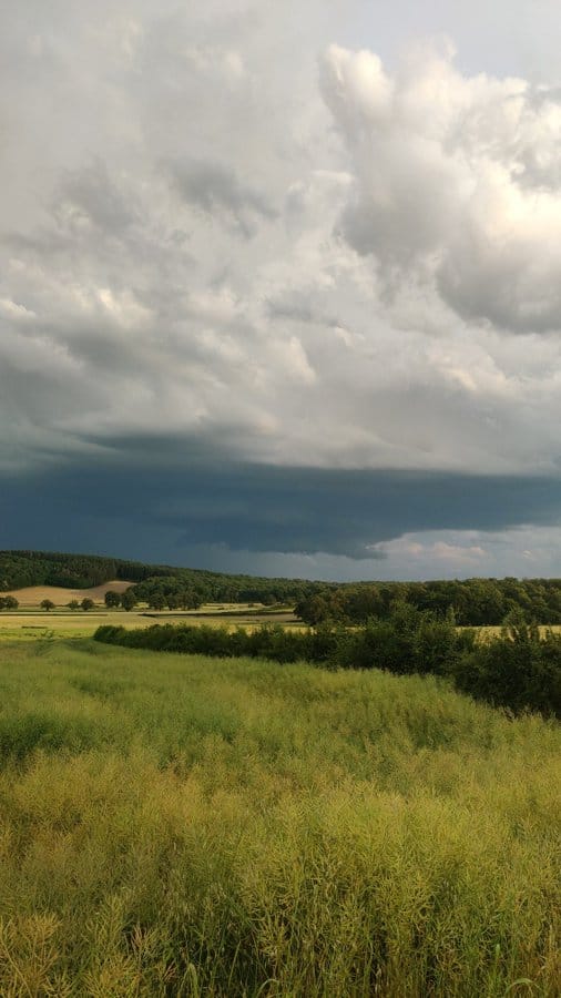 Amorce supercellulaire à Montréal dans l'Yonne. - 04/06/2022 18:00 - Etienne FARGET