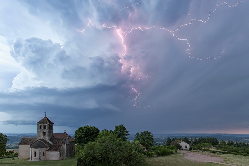 Orage super-cellulaire
Butte de Suin (71)
04/06/2022 - 04/06/2022 19:00 - Simon VENIN