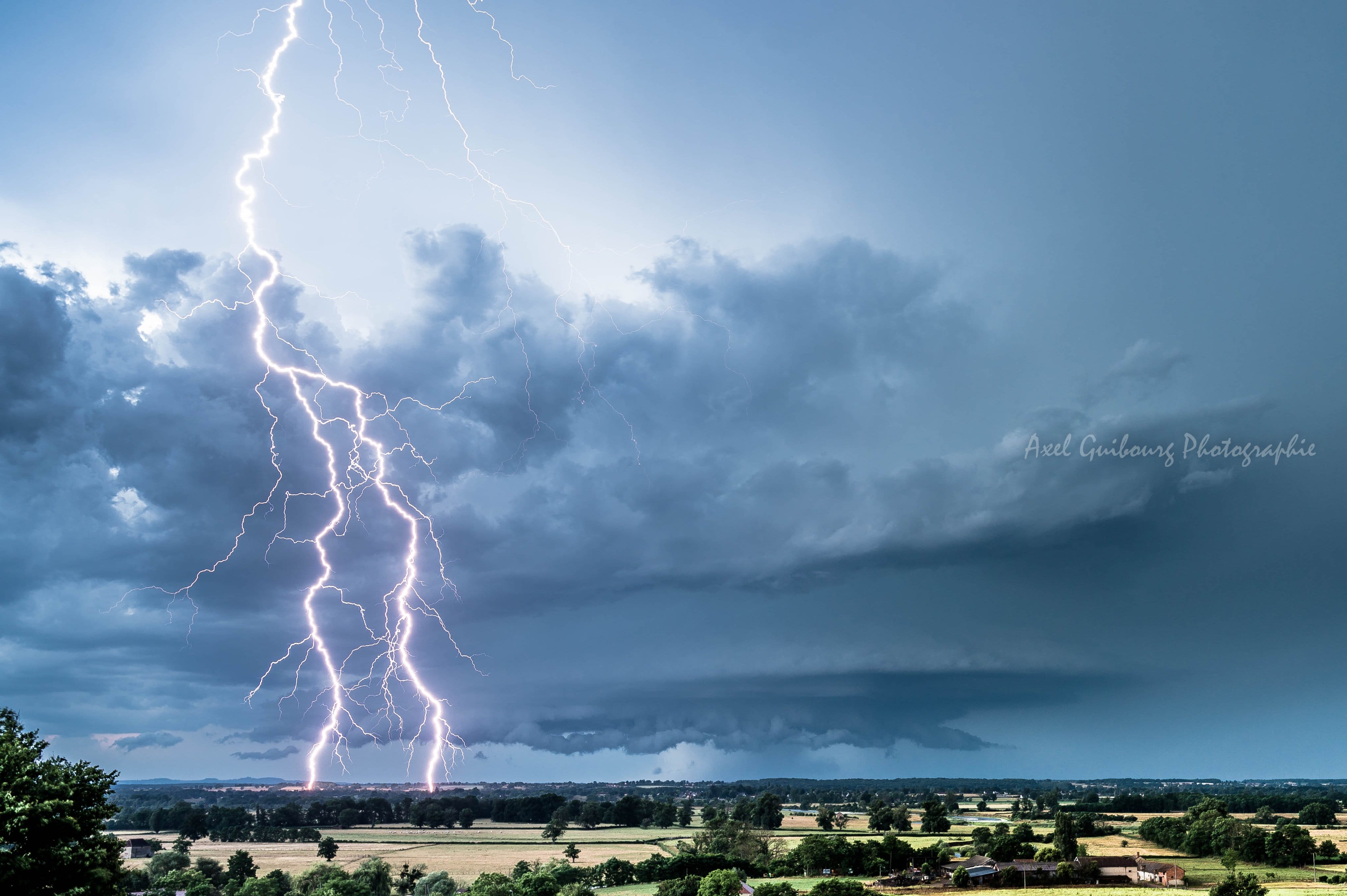 Les orages ont été violents sur le Massif-Central comme ici, à Digoin, en Saône-et-Loire. - 04/06/2022 19:00 - Axel GUIBOURG