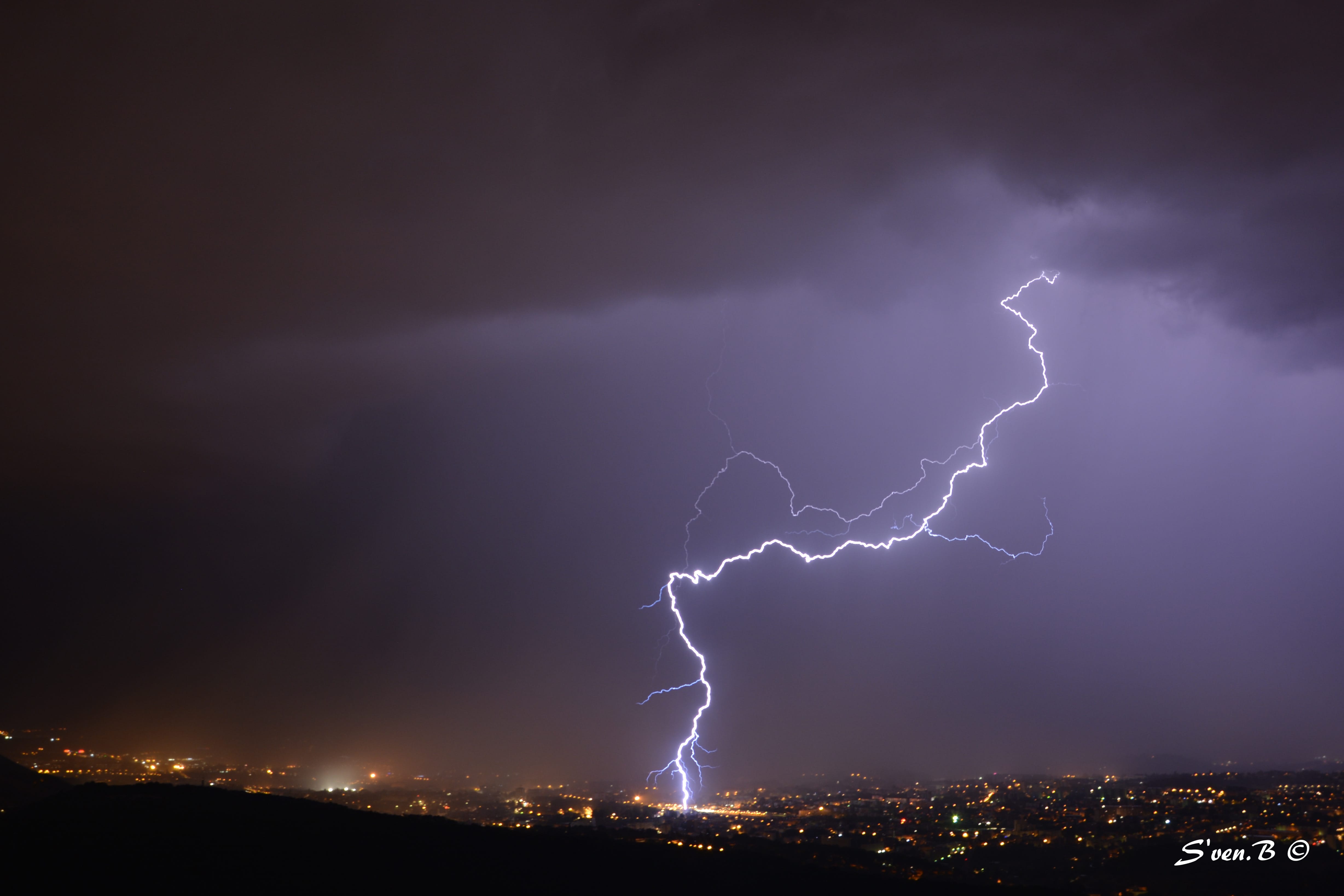 Belle structure orageuse sur Besançon - 09/08/2018 00:00 - S'ven.B 