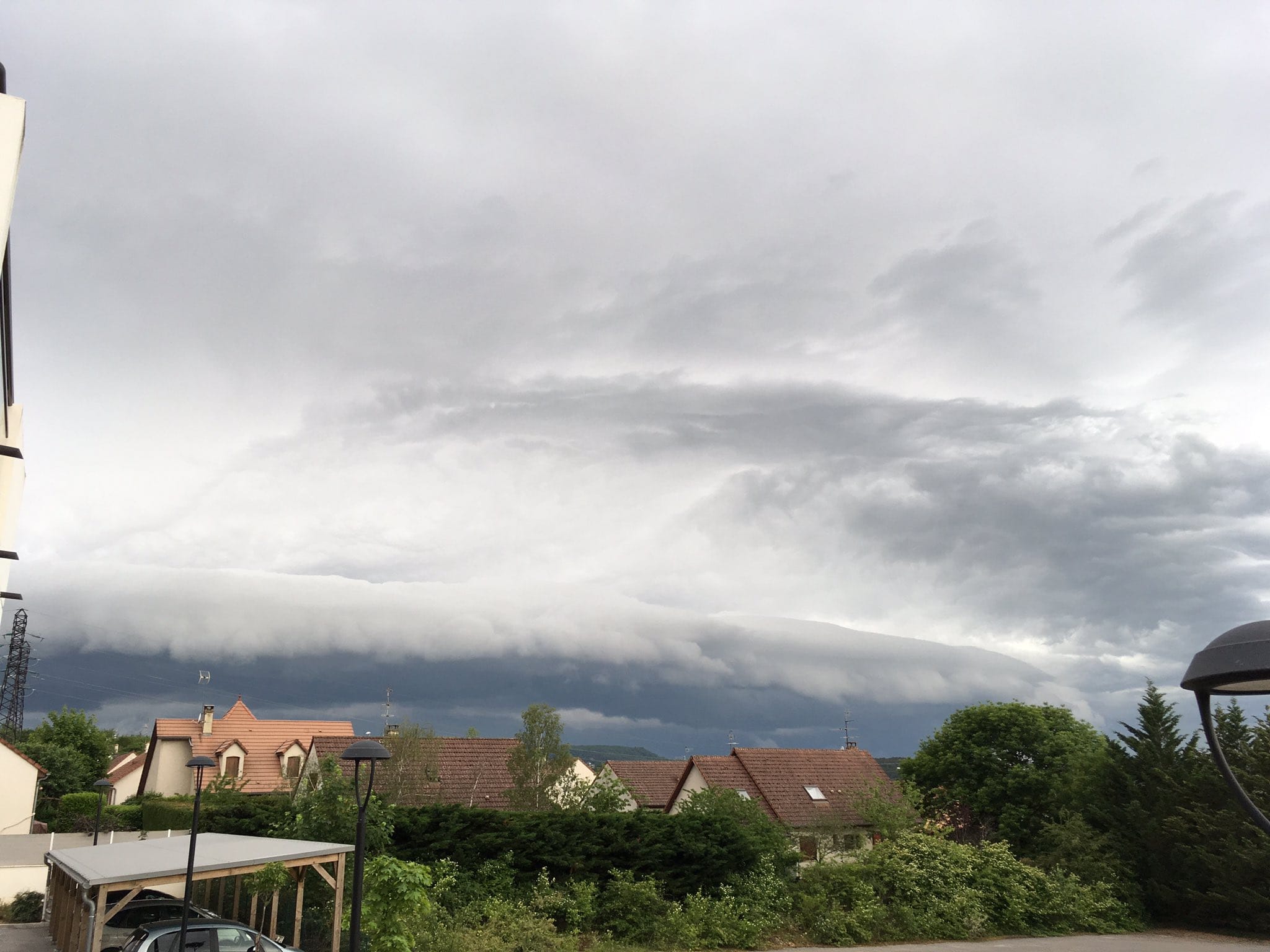 Magnifique arcus en approche sur Dijon - 27/05/2018 20:00 - Thibaut Genevet ?