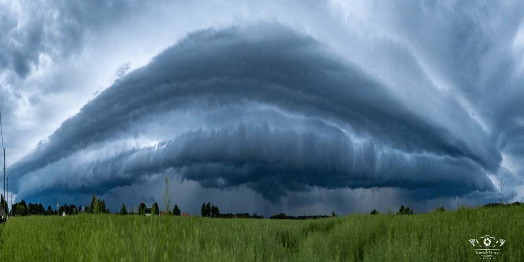 Orage et arcus de plusieurs dizaines de kilomètres de long ce mardi sur le département de la Sâone-et-Loire, puis sur le département de la Côte d'Or ! Ici près de Thurey. - 28/04/2020 18:00 - Yannick MOREY