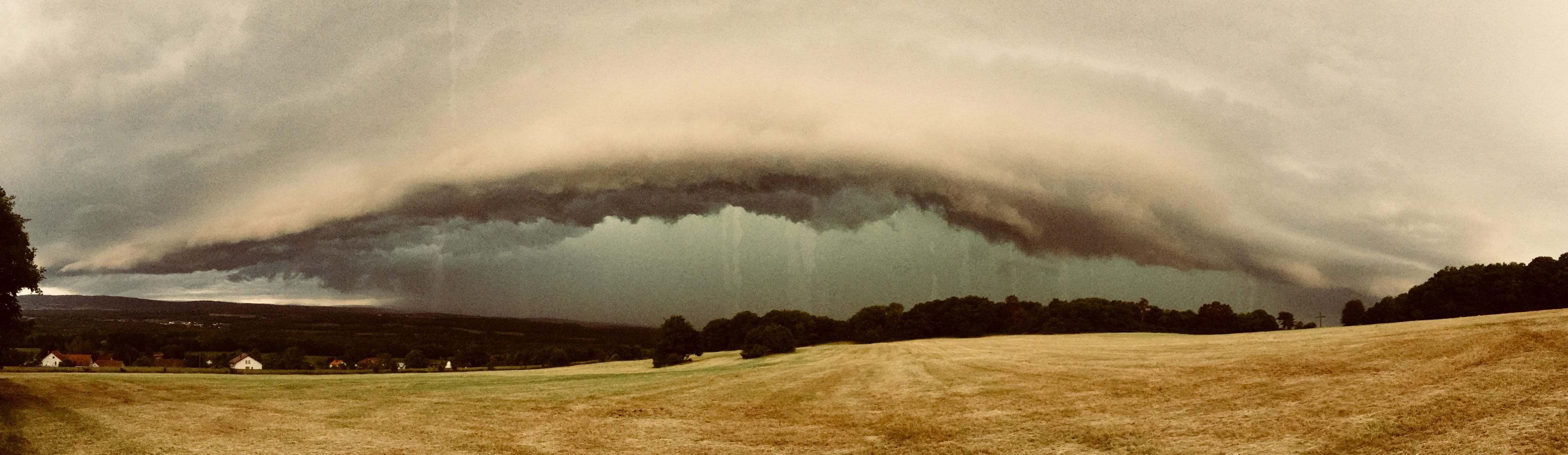 Orage menaçant dans le Doubs - 28/05/2018 20:00 - Coline Remy