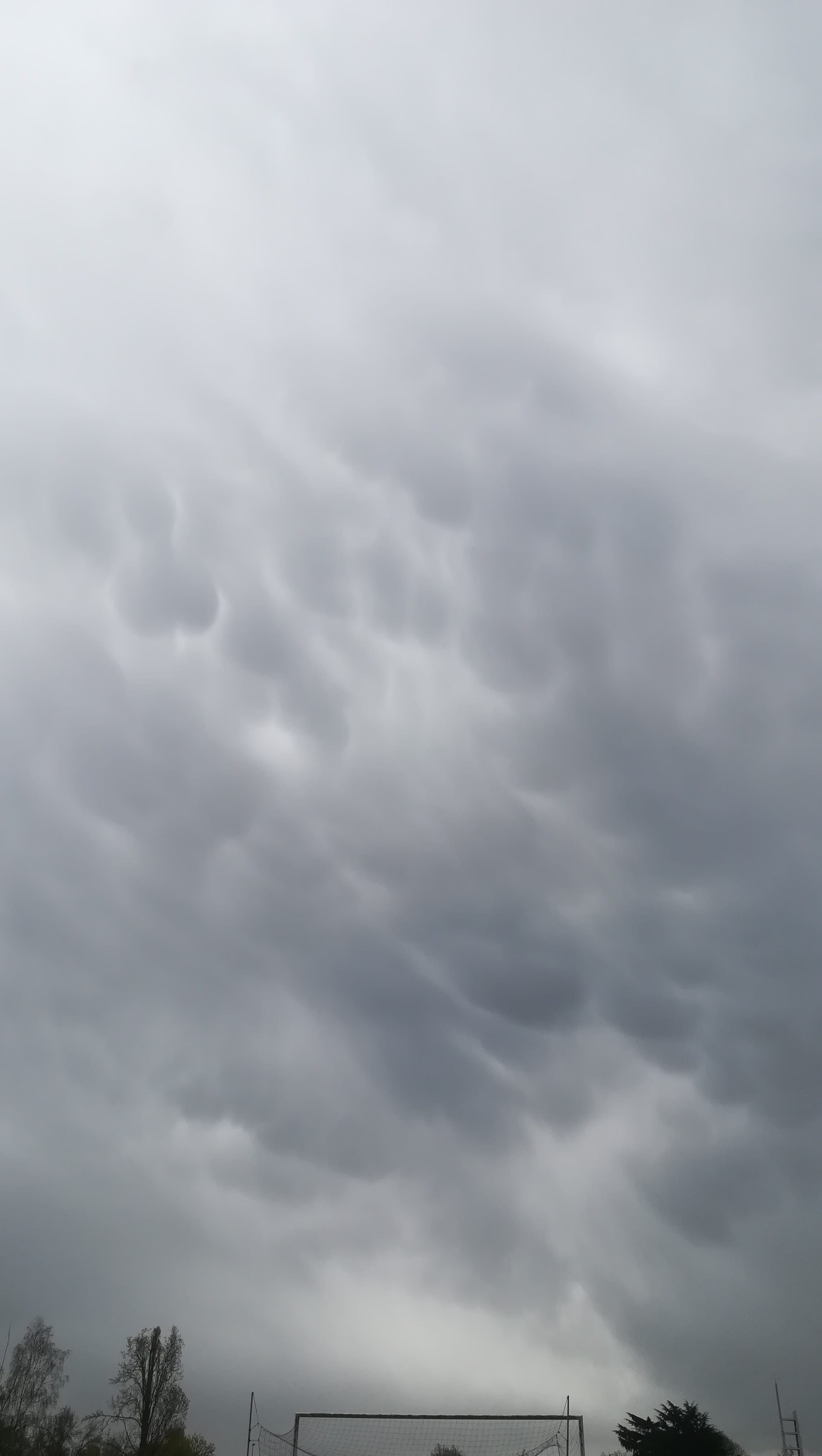 Mammatus à Rennes cet après-midi, au passage d'une averse. - 03/04/2019 16:10 - Léo Denoual