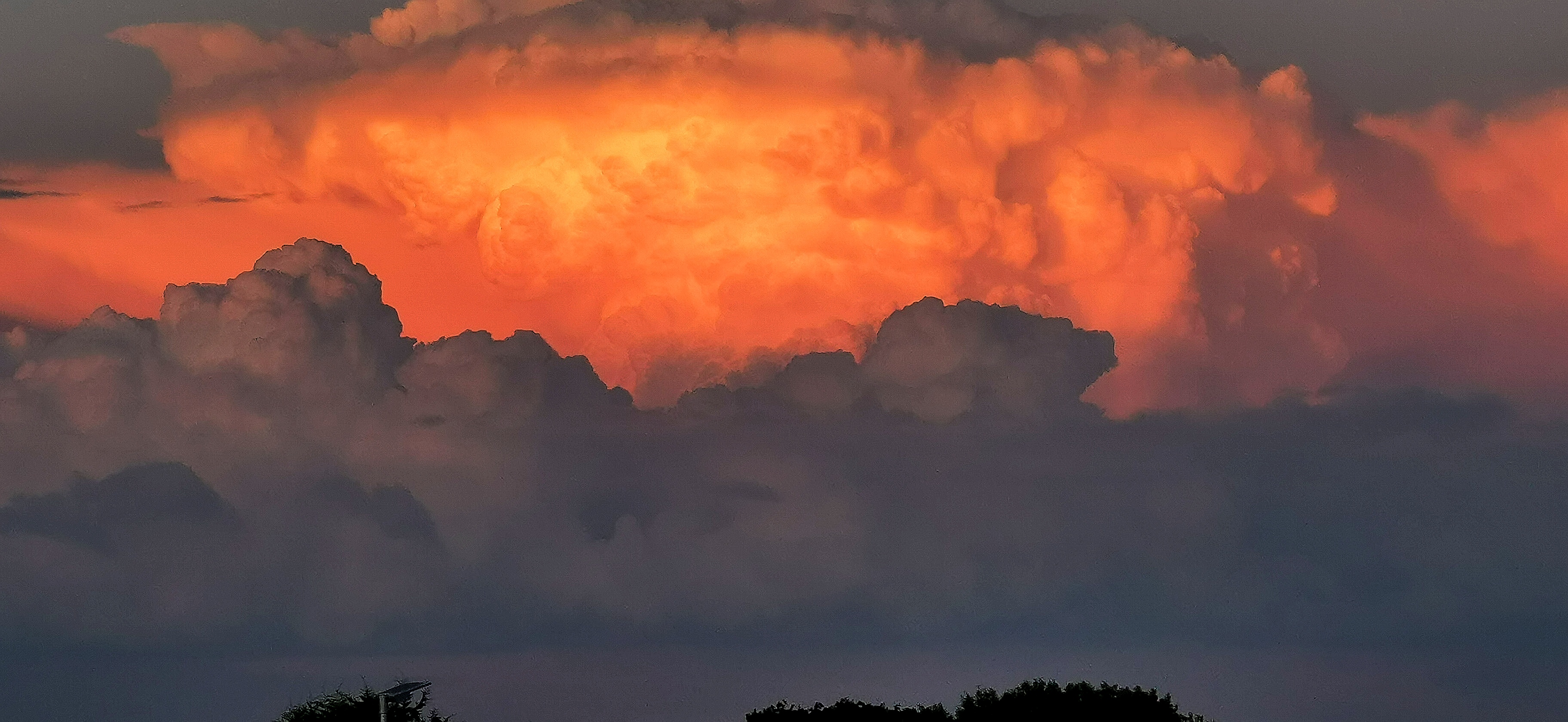 Photos d'orages dans le (35) prises dans le département du (22),  orages avec de magnifiques couleurs. - 05/09/2022 08:30 - Tony VINCENT