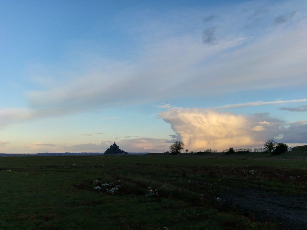 Ciel de traîne dans la baie du Mont Saint-Michel. - 06/11/2016 17:00 -  @Refletsduciel