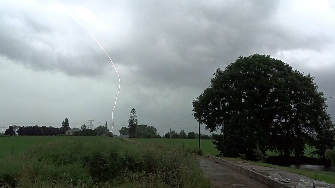 Impact positif à 400m à Gennes/Seiche (35) qui a produit une détonation de malade ! - 09/06/2018 14:00 -  BolDeMucuscule