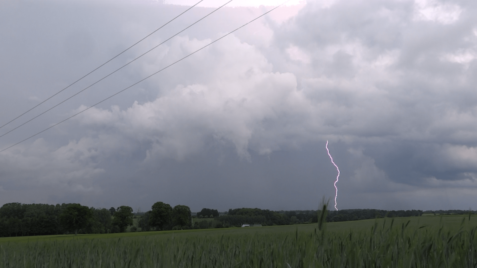 Bel et seul impact de foudre d'un orage entre le 35 et le 53. - 09/05/2020 18:23 - Gabriel Hausknost