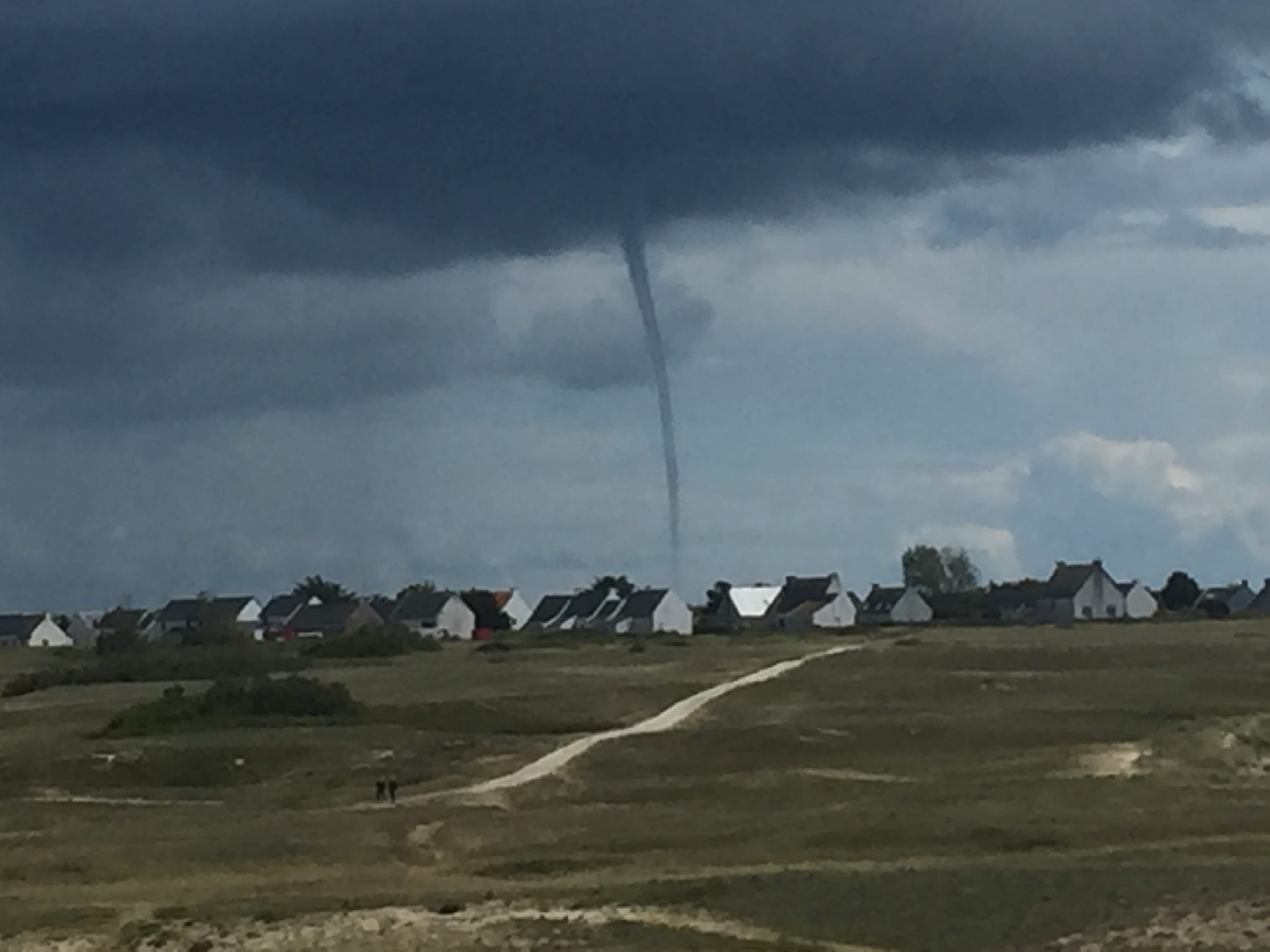 Une trombe marine repéré hier après-midi vers 15 h 30 sur l'île de Hoëdic (morbihan) - 10/06/2019 15:30 - Killian Pichonnet