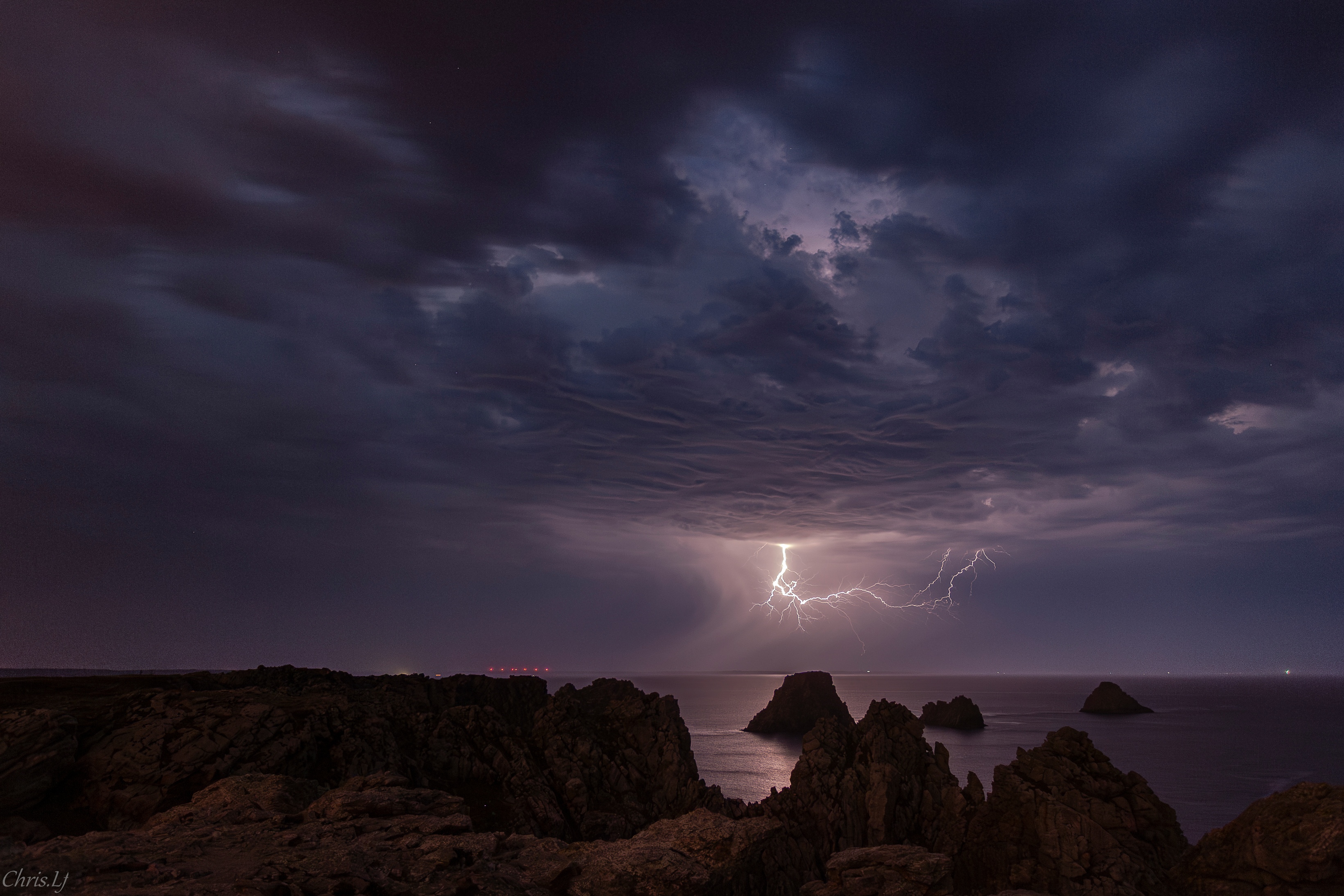 Orage au large de la pointe de Pen Hir, Camaret sur Mer. - 13/07/2026 04:20 - christophe Lefrançois