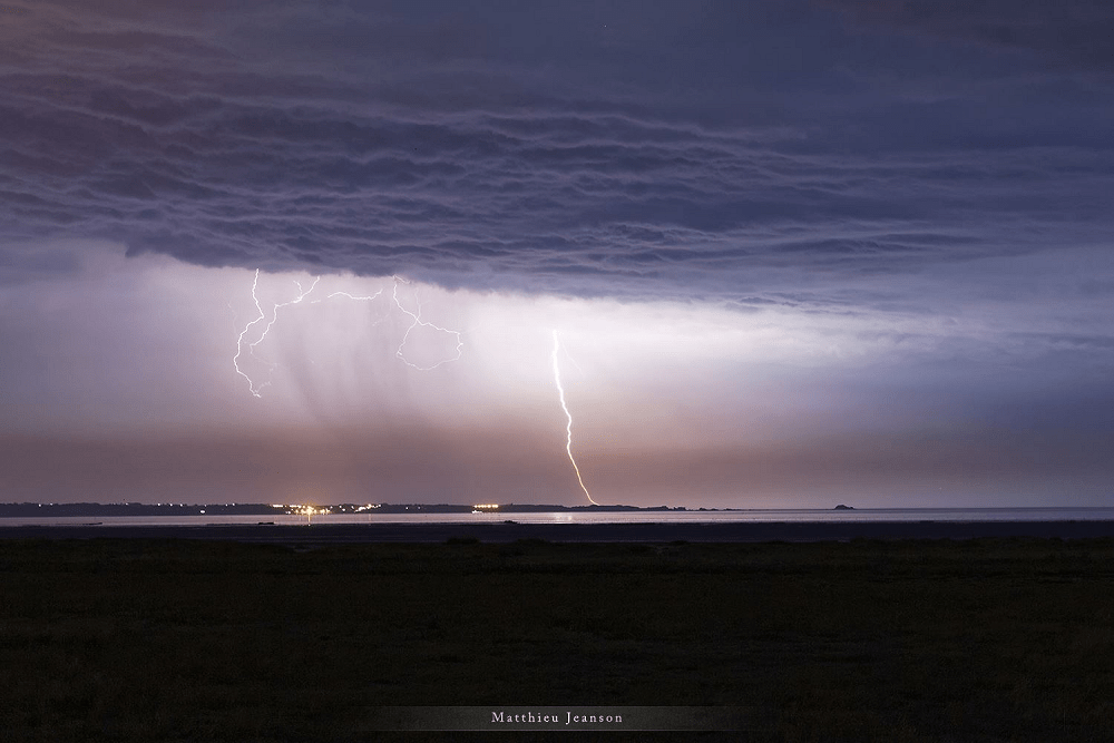 Orages dans la baie du Mont Saint-Michel vus depuis Cancale (35). - 14/09/2016 04:00 - Matthieu JEANSON