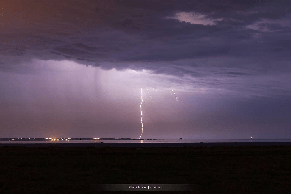 Orages dans la baie du Mont Saint-Michel vus depuis Cancale (35). - 14/09/2016 04:00 - Matthieu JEANSON