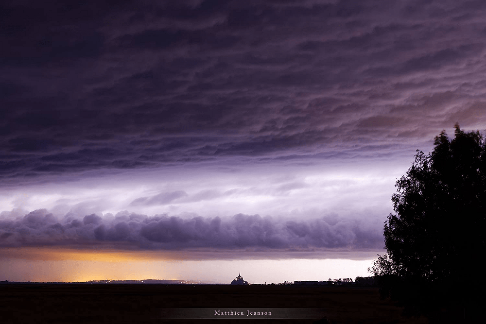 Orages dans la baie du Mont Saint-Michel vus depuis Cancale (35). - 14/09/2016 04:00 - Matthieu JEANSON