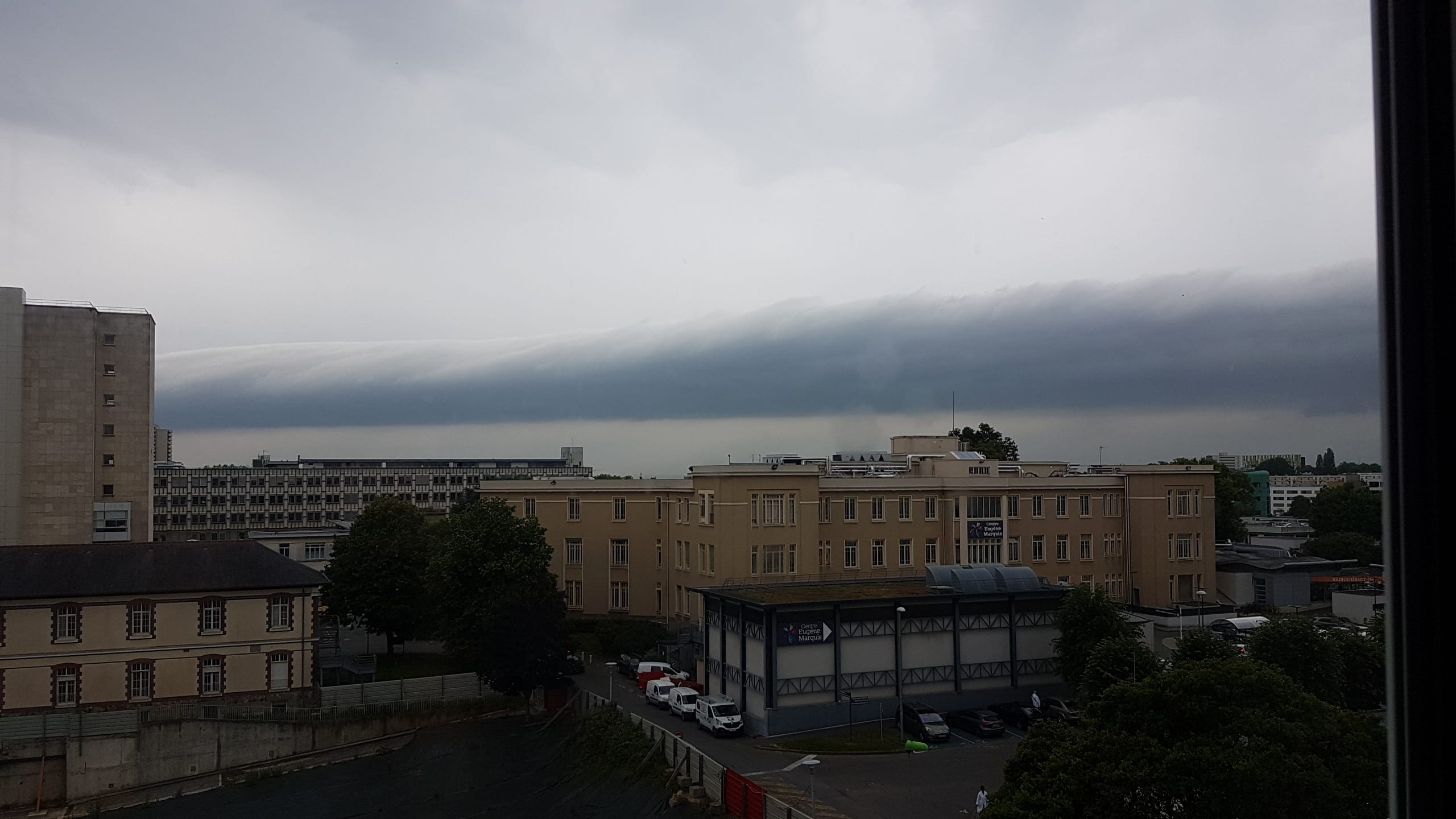 Stratocumulus Volutus au dessus du CHU de rennes - 18/06/2019 11:00 - Justine Tienvrot