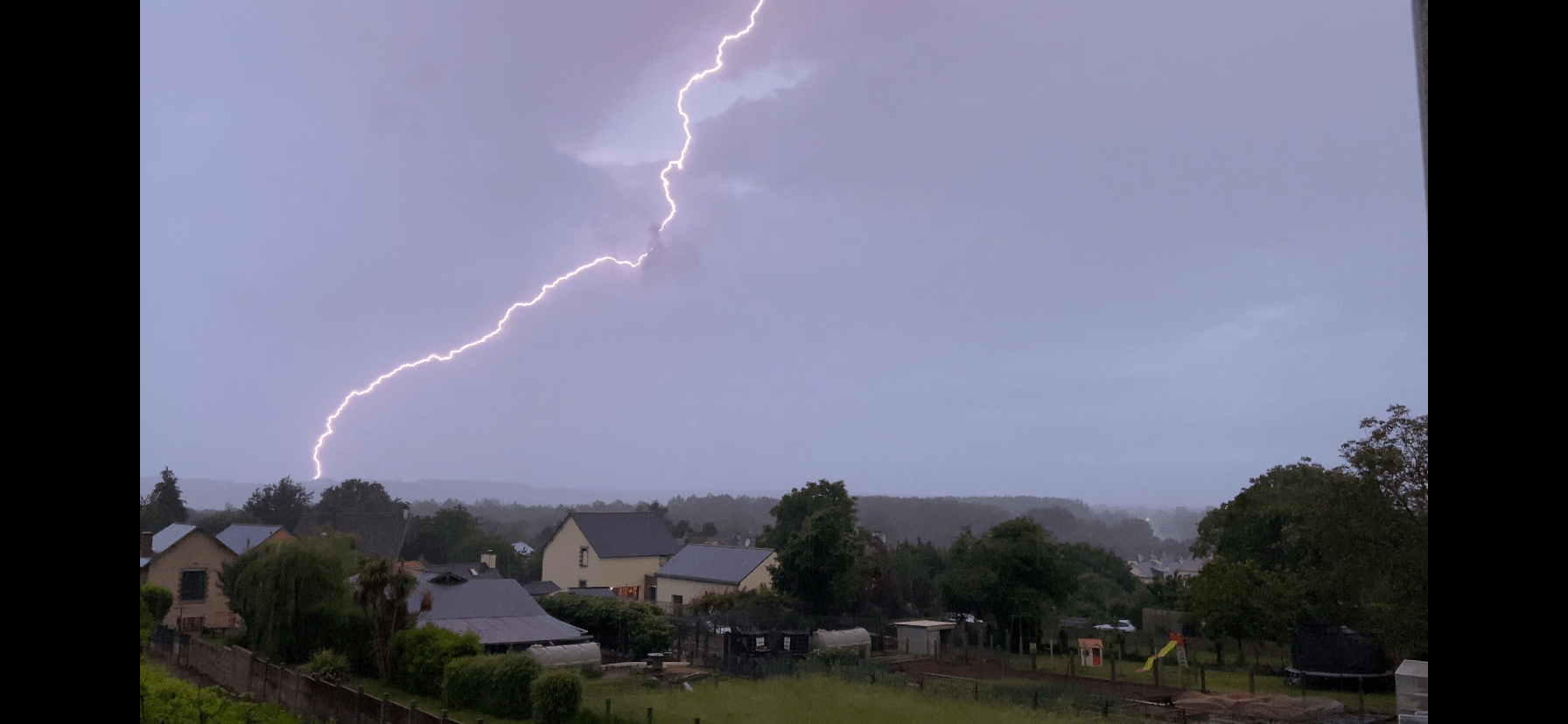 Impact de foudre dans l’Ille-et-Vilaine proche de Redon - 19/05/2022 06:51 - Mathias Peltier