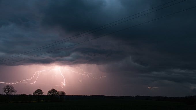 Premier orage de l'année dans l'est 35 (Bretagne), avec une belle prise à la clé ! - 23/04/2022 07:00 -  @BolDeNouil