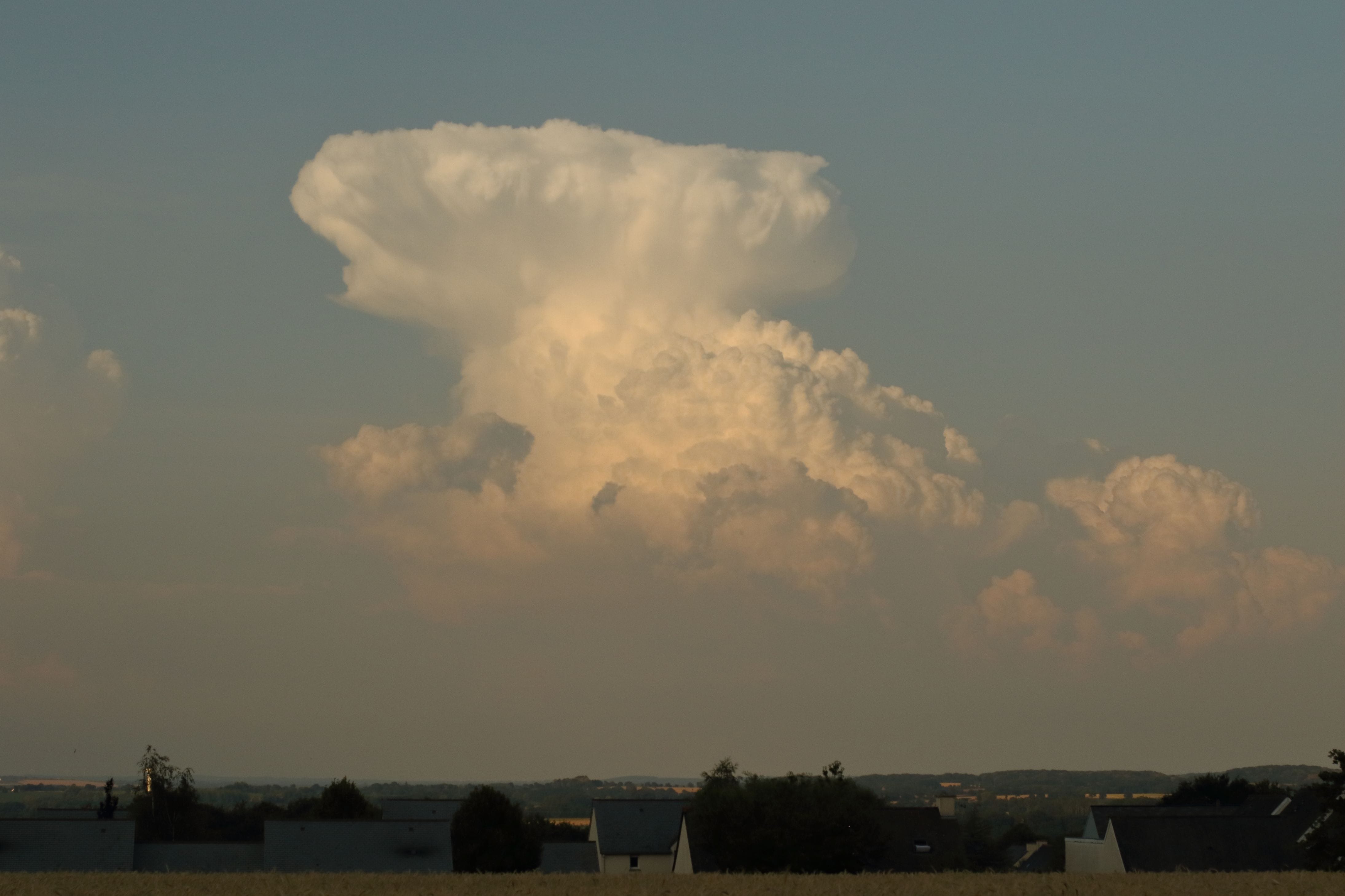 Cumulonimbus en formation observé depuis Saint-Juvat (22), le 25 juin 2020. - 25/06/2020 20:42 - Léo Denoual